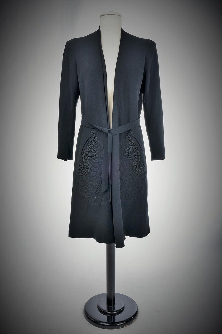 A Black Crepe Couture Coat by Jean Dessès - France Circa 1945-1949 In Good Condition For Sale In Toulon, FR