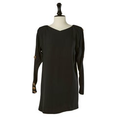 Schwarzes Crêpe-Cocktailkleid mit goldenem Metallknopf SAINT LAURENT RIVE GAUCHE