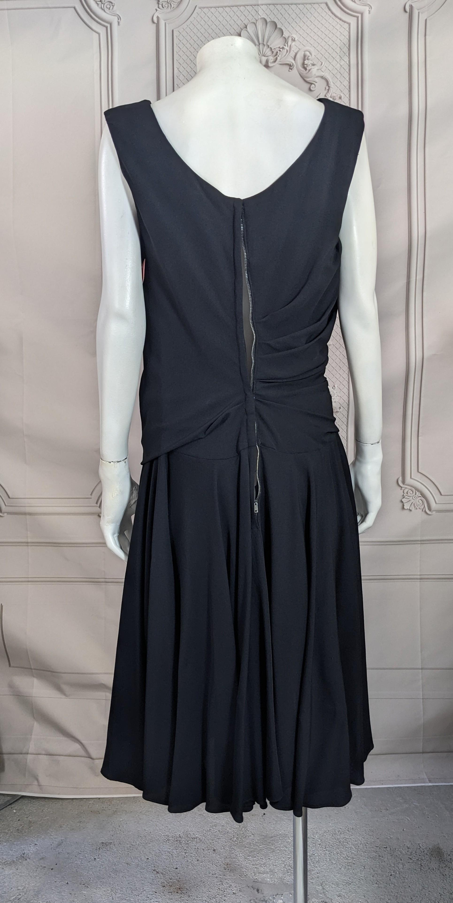 Schwarzes drapiertes und ausgestelltes Mid-Century-Kleid aus Krepp im Angebot 6