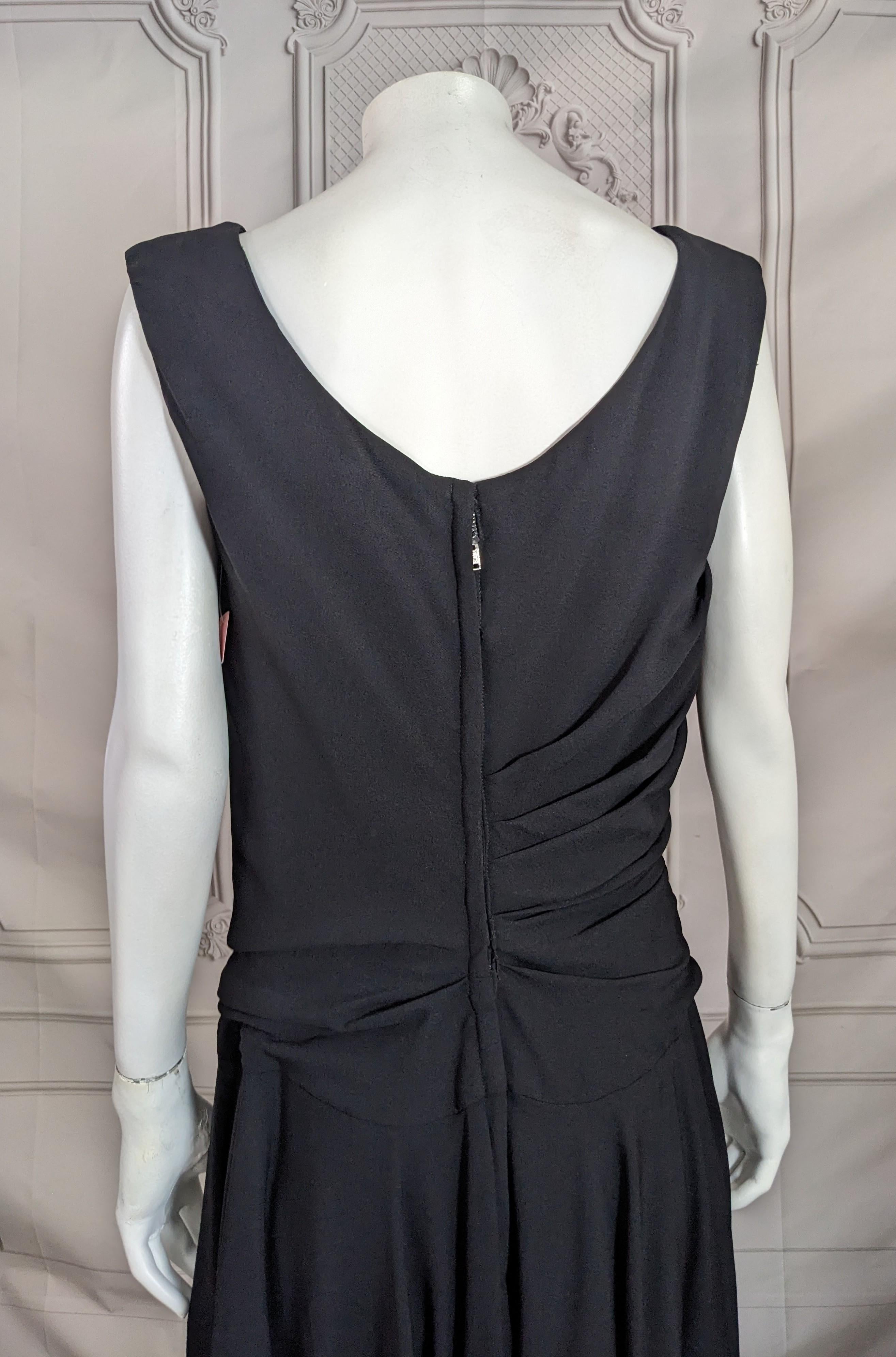 Schwarzes drapiertes und ausgestelltes Mid-Century-Kleid aus Krepp im Angebot 7