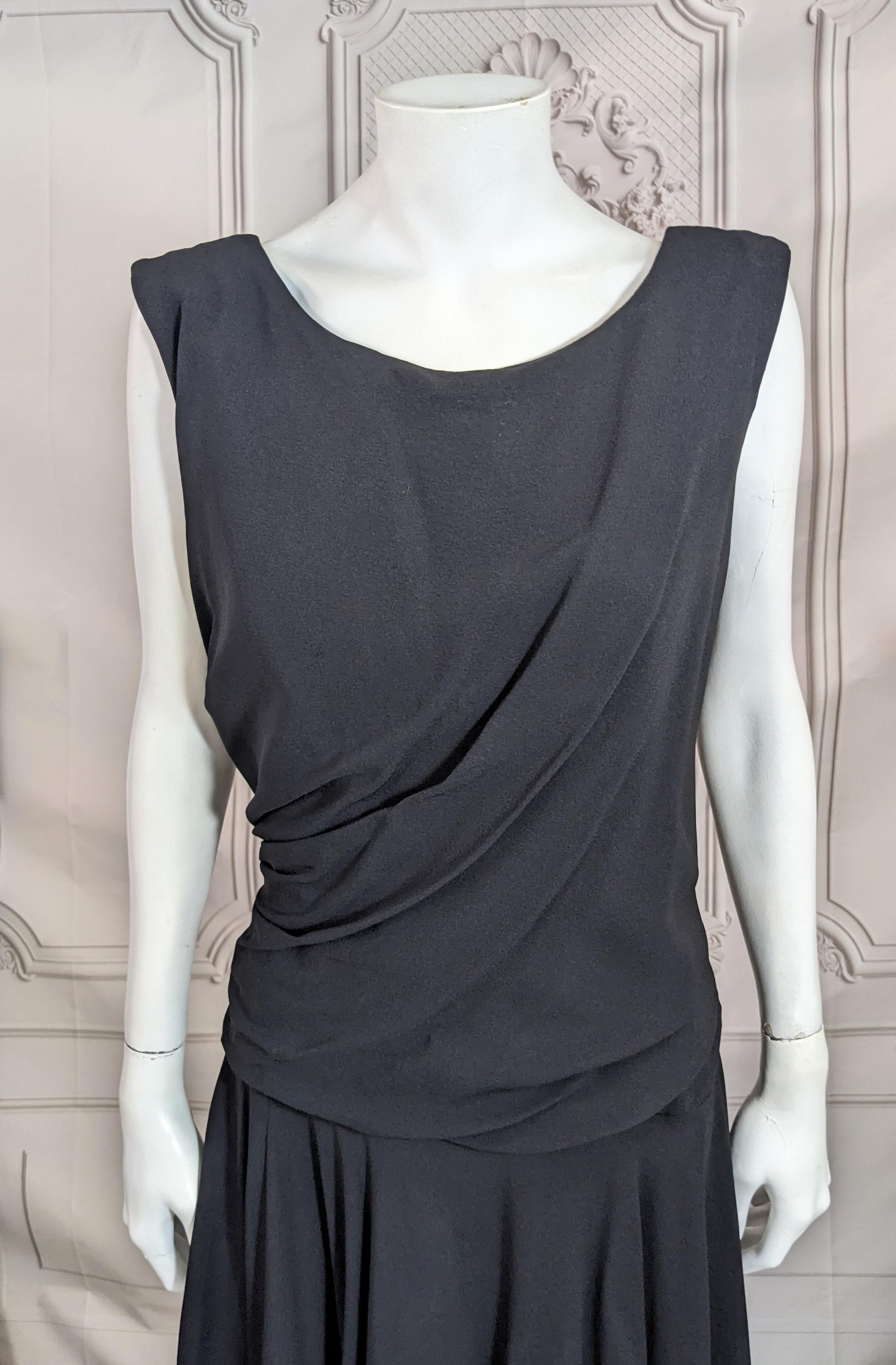 Schwarzes drapiertes und ausgestelltes Mid-Century-Kleid aus Krepp im Zustand „Gut“ im Angebot in New York, NY
