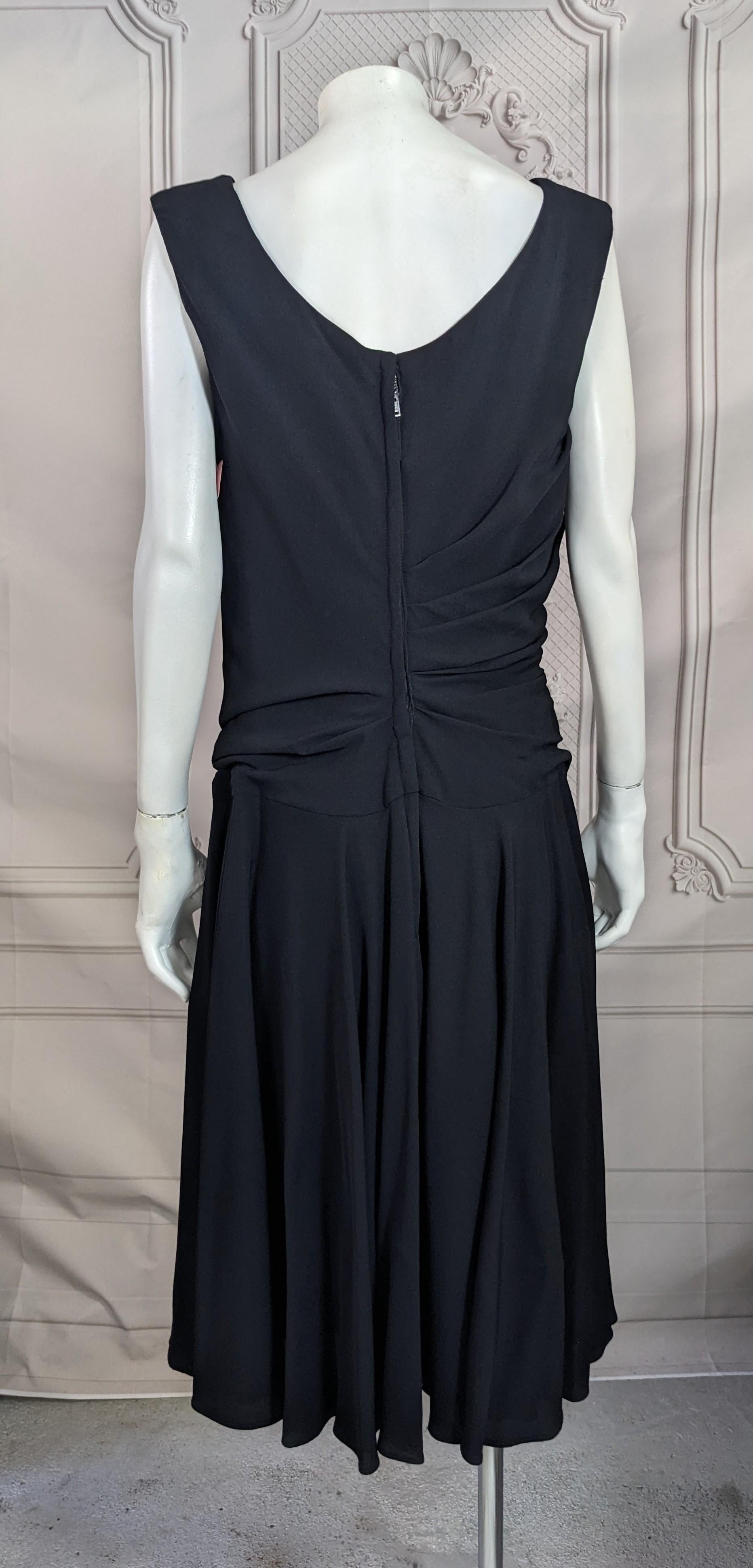 Schwarzes drapiertes und ausgestelltes Mid-Century-Kleid aus Krepp im Angebot 5