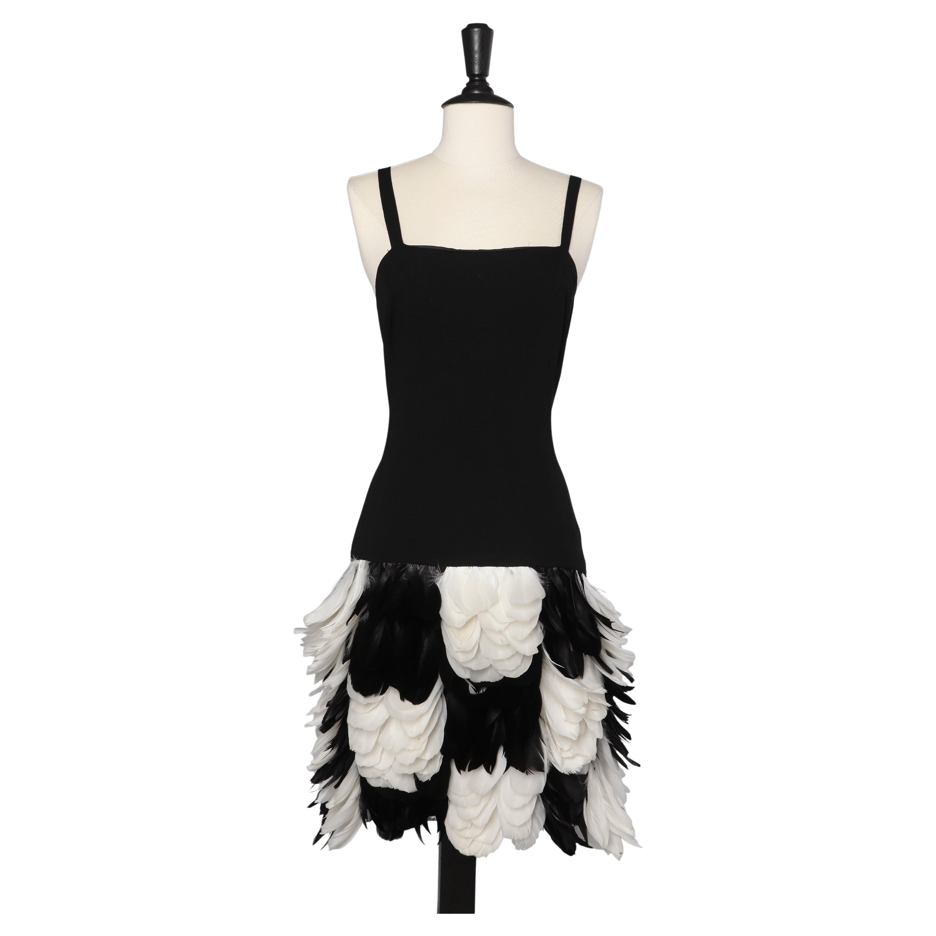 Black crêpe dress with black and white feather 