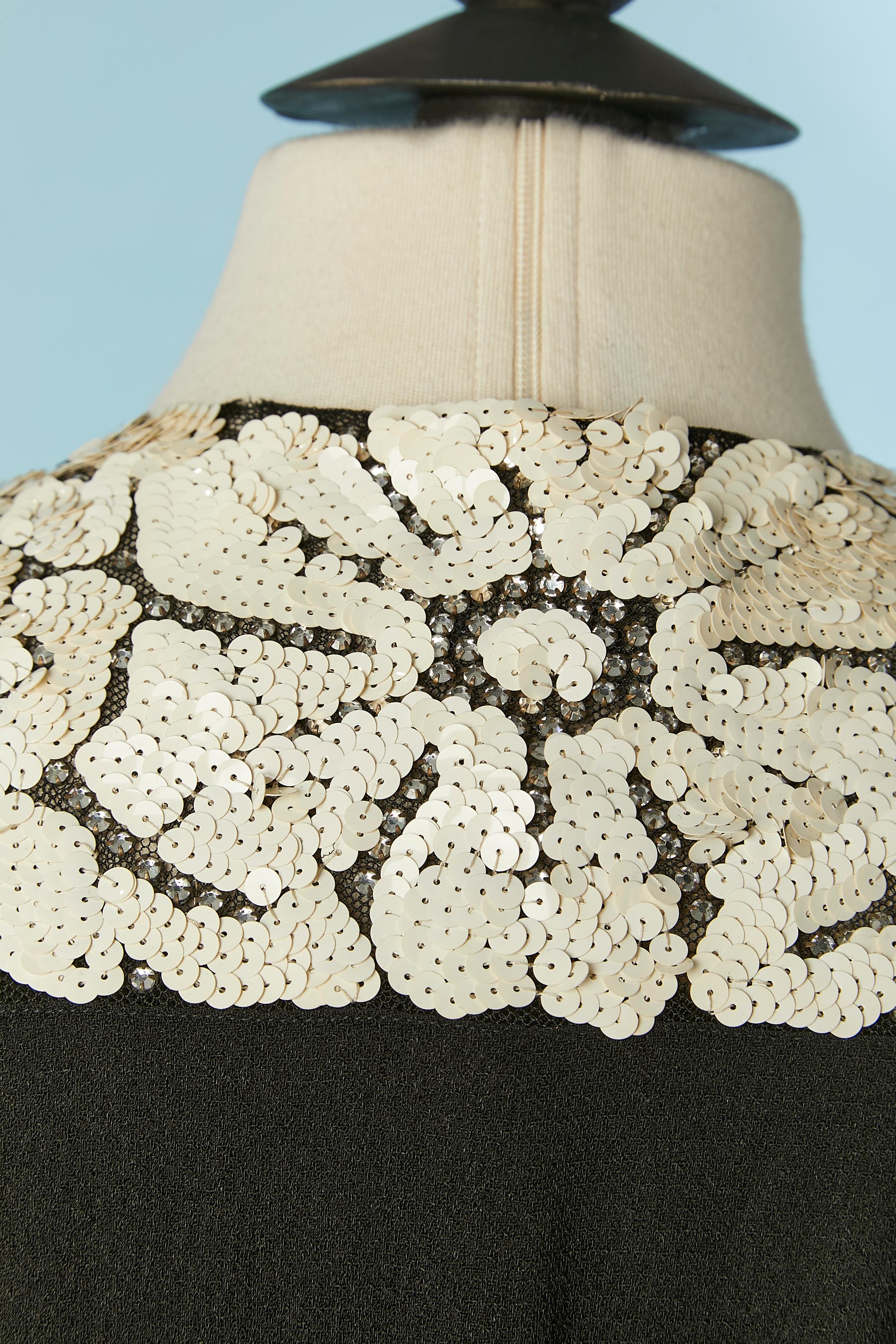 Schwarzes Abendkleid aus Crêpe mit Strass und Pailletten Halle Brothers Co 1940's im Angebot 3