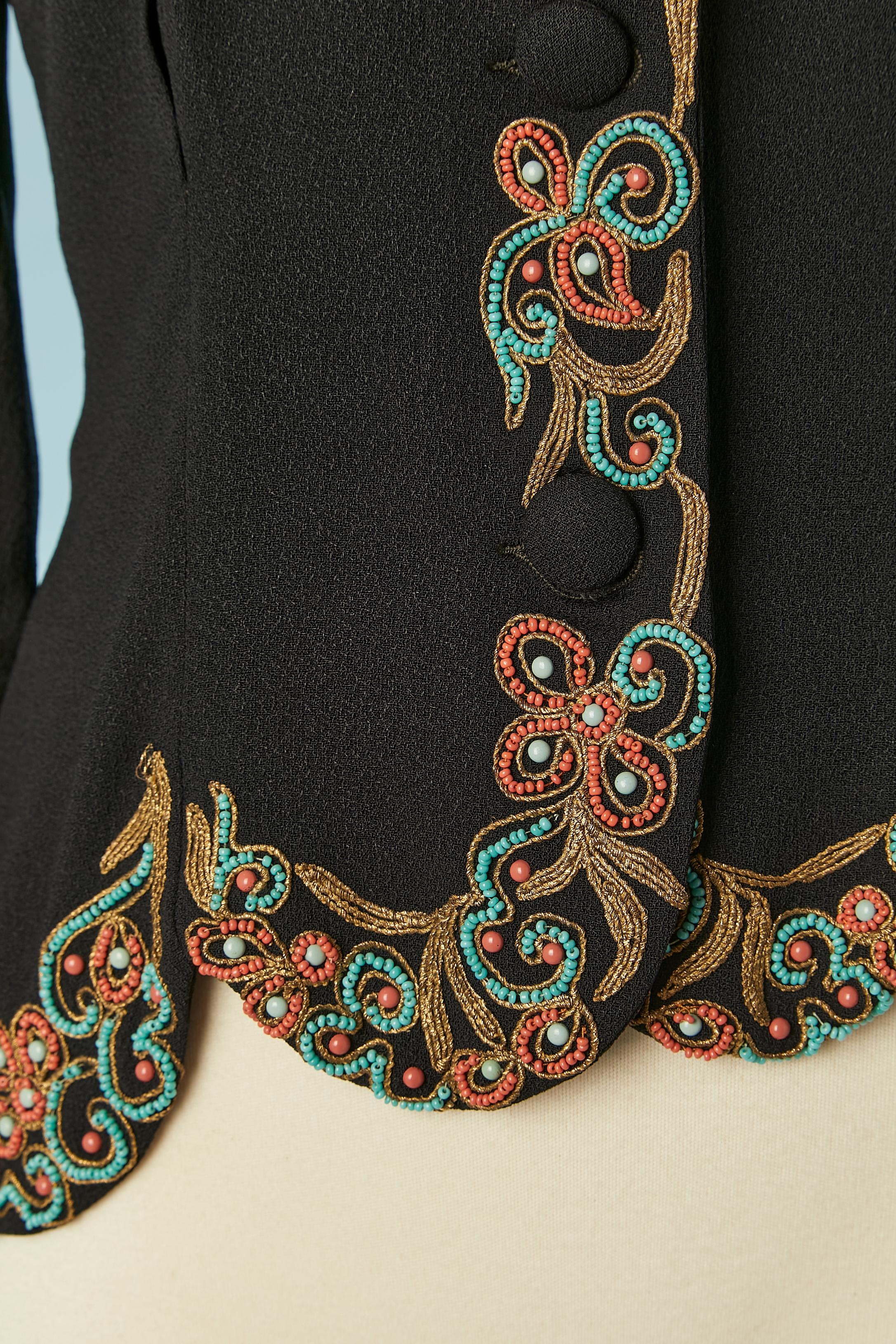 Black crêpe jacket with beaded work on the edge Circa 1940's  In Excellent Condition For Sale In Saint-Ouen-Sur-Seine, FR