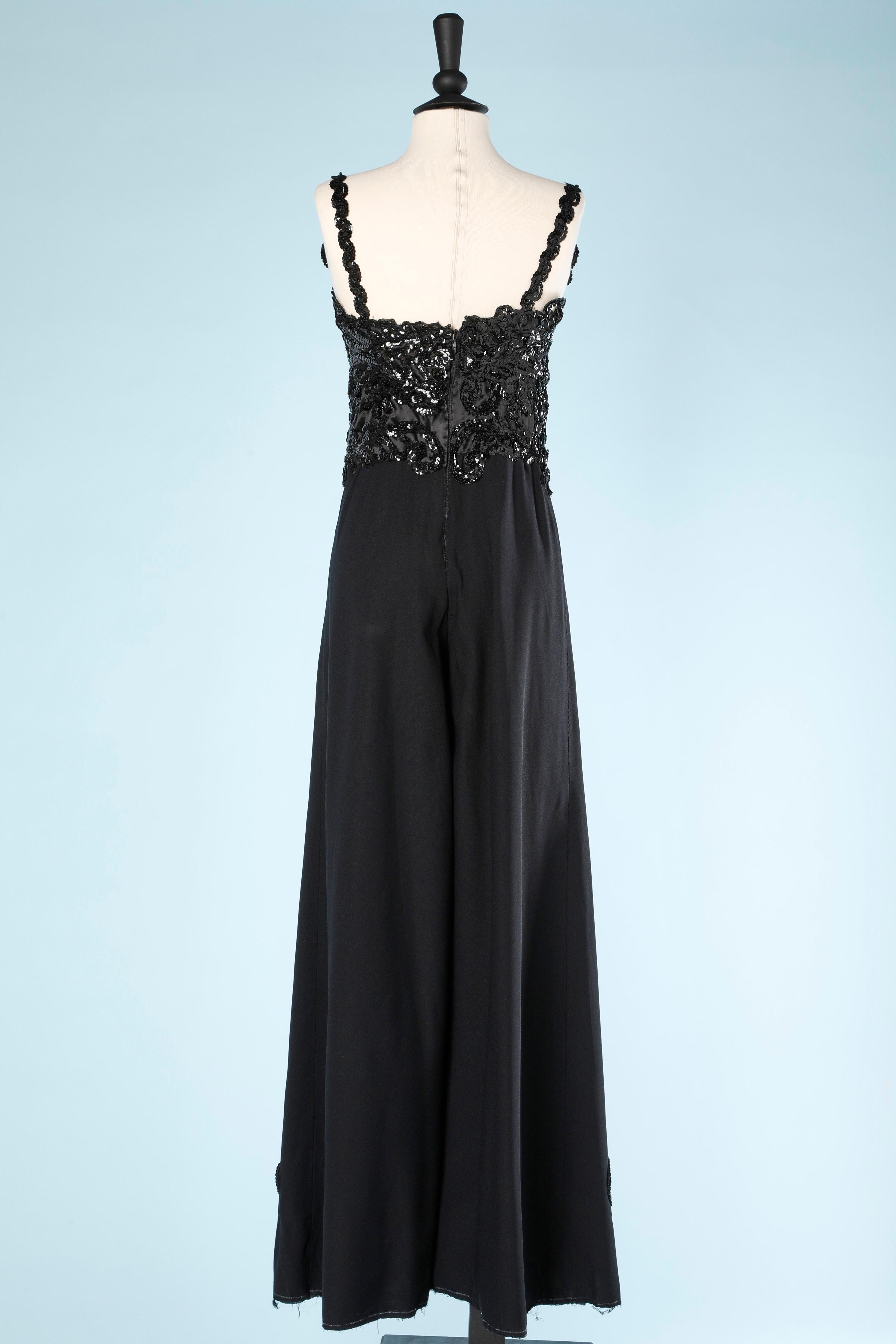 Black crêpe jumpsuit with sequins embroidered For Sale 2