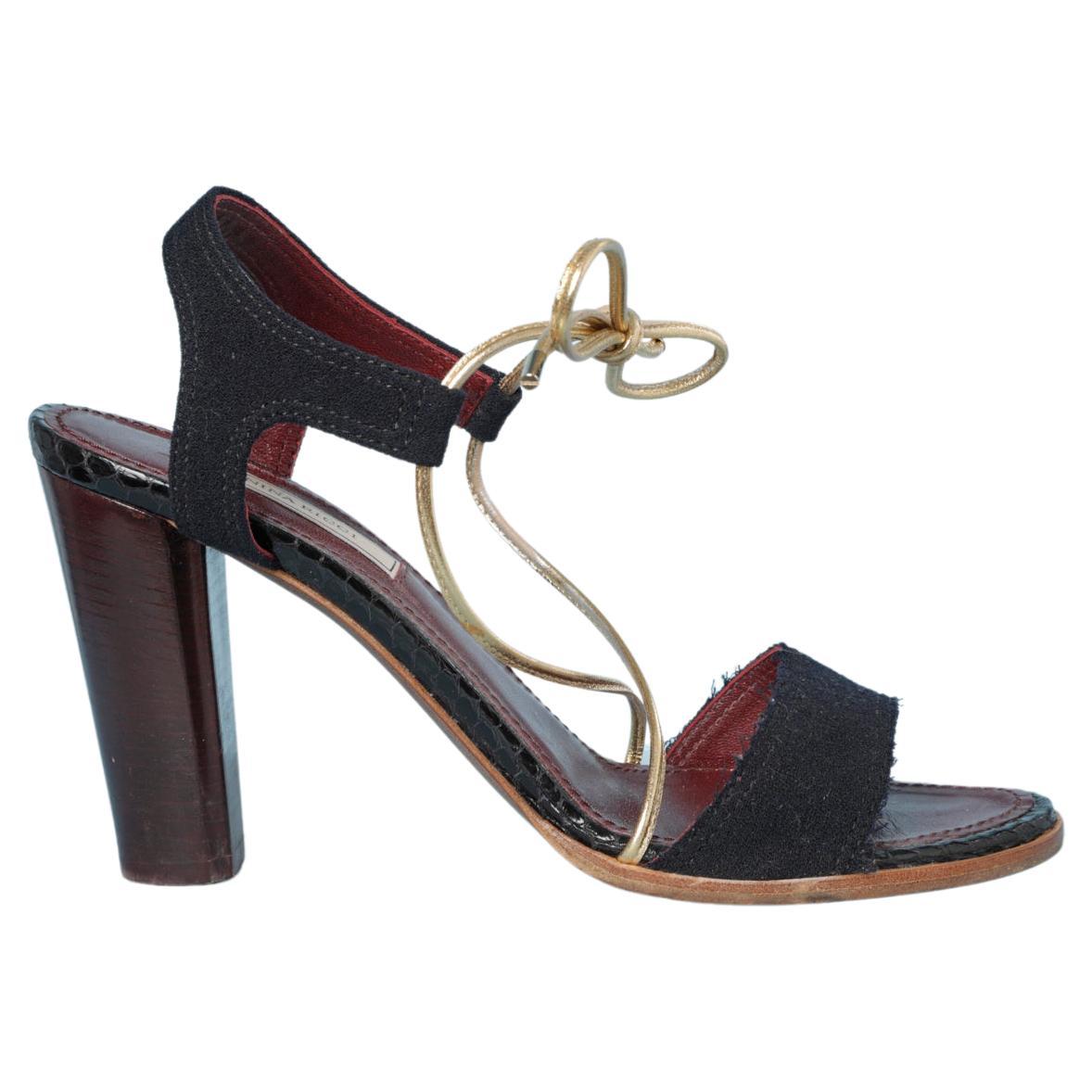 Schwarze Crêpe-Sandalen mit goldener Lederschlaufe von Nina Ricci  im Angebot
