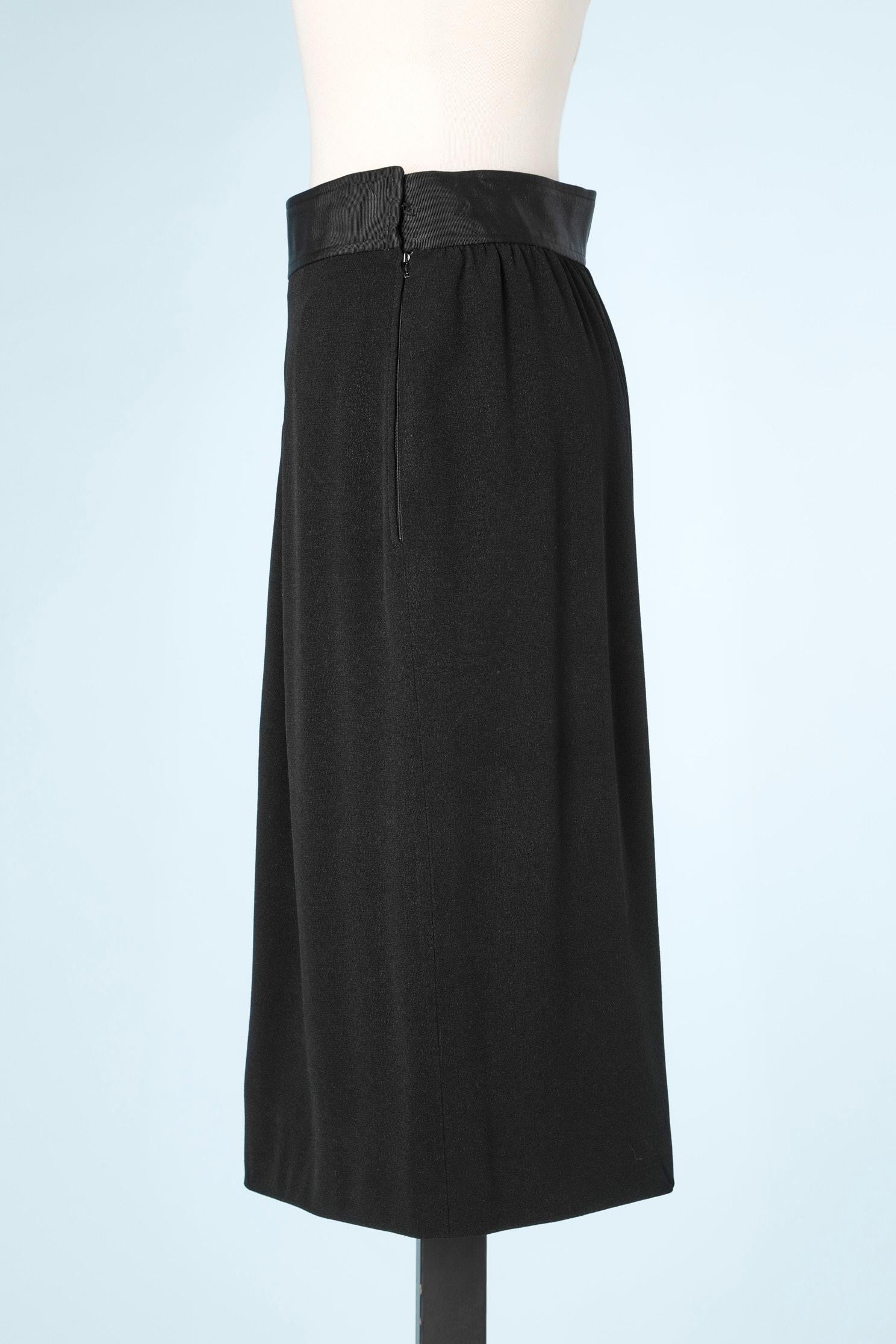 Black crepe straight skirt with gather on the side VALENTINO NIGHT In Excellent Condition For Sale In Saint-Ouen-Sur-Seine, FR