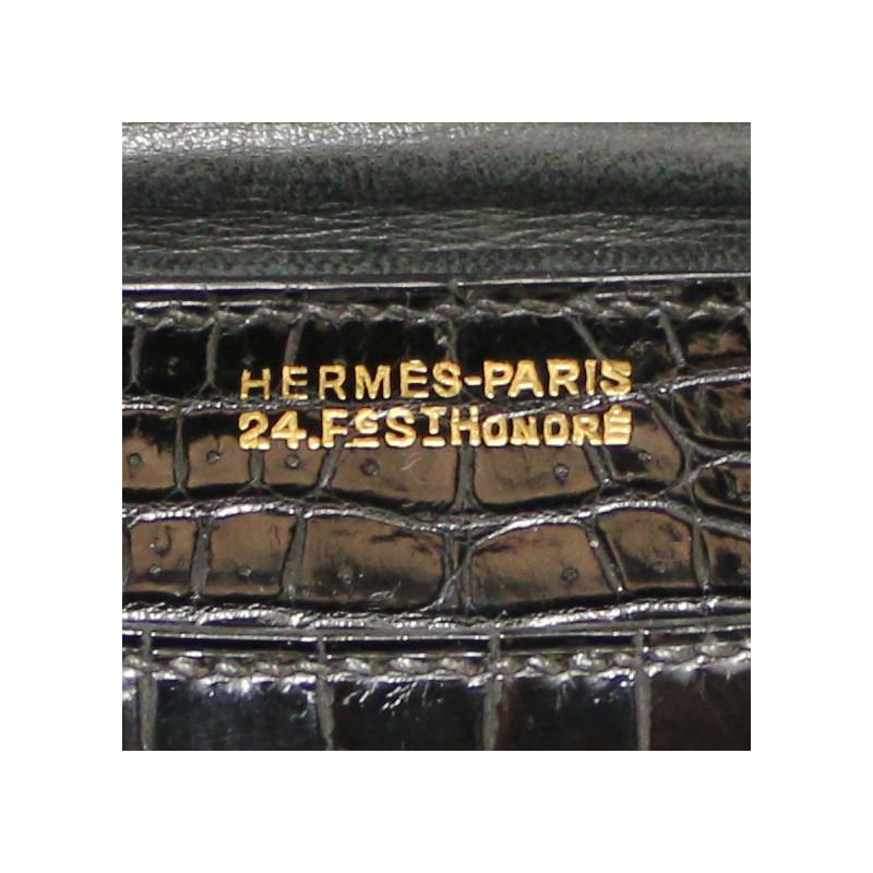Wonderful vintage crocodile Mephisto handbag. In very good condition.
Delivered in its original Hermes SPA and handle replacement Hermes invoice.

Made in France.
Collection : Mephisto
Material : Porosus crocodile
Interior : smooth black