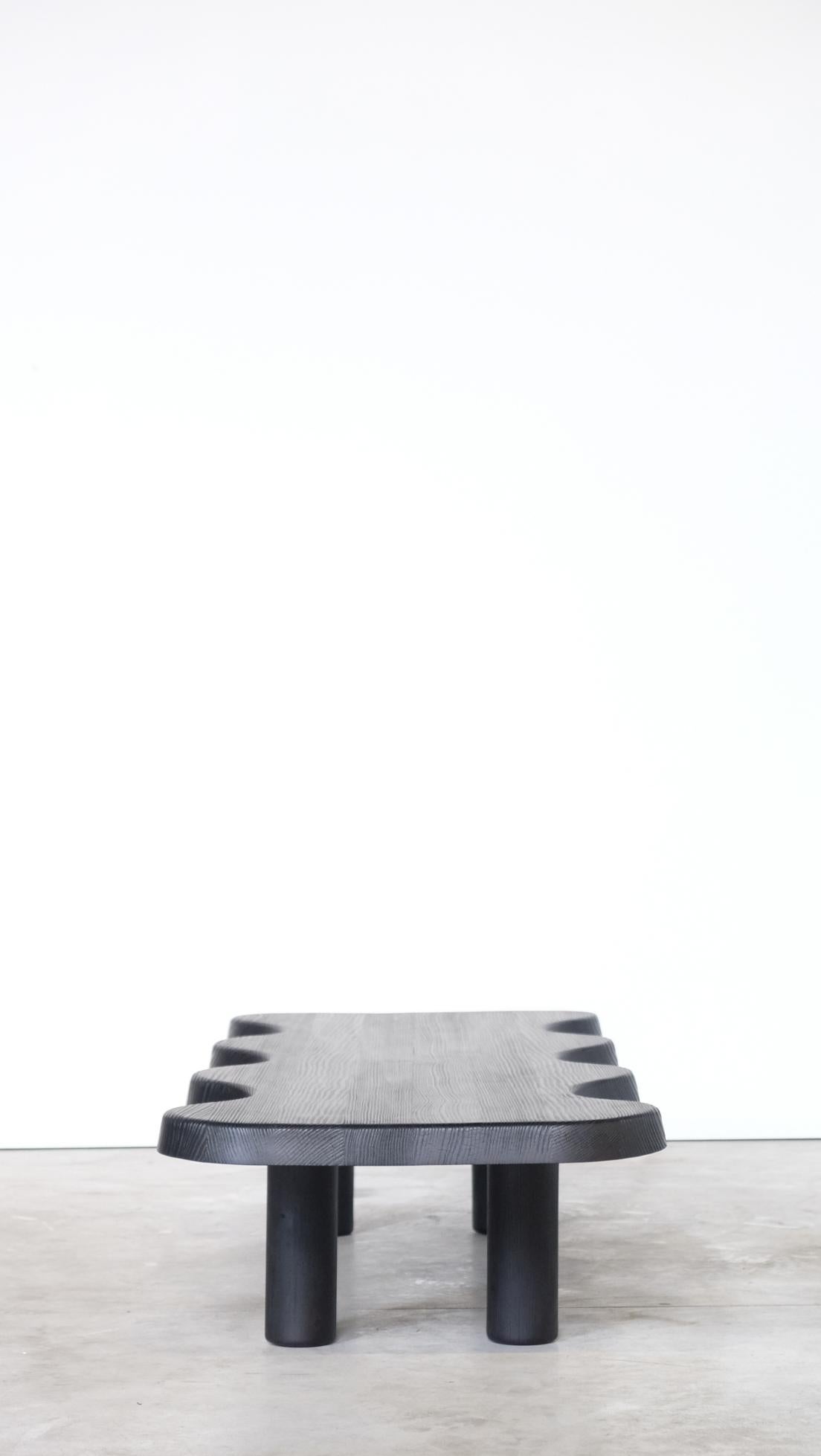 Niedriger Tisch aus schwarzem Krokodil von Atelier Thomas Serruys im Angebot 4