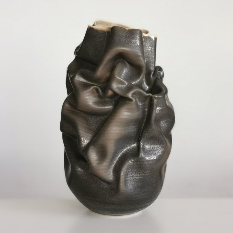 Black Crumpled Form No 10, Ceramic Vessel by Nicholas Arroyave-Portela For Sale 4