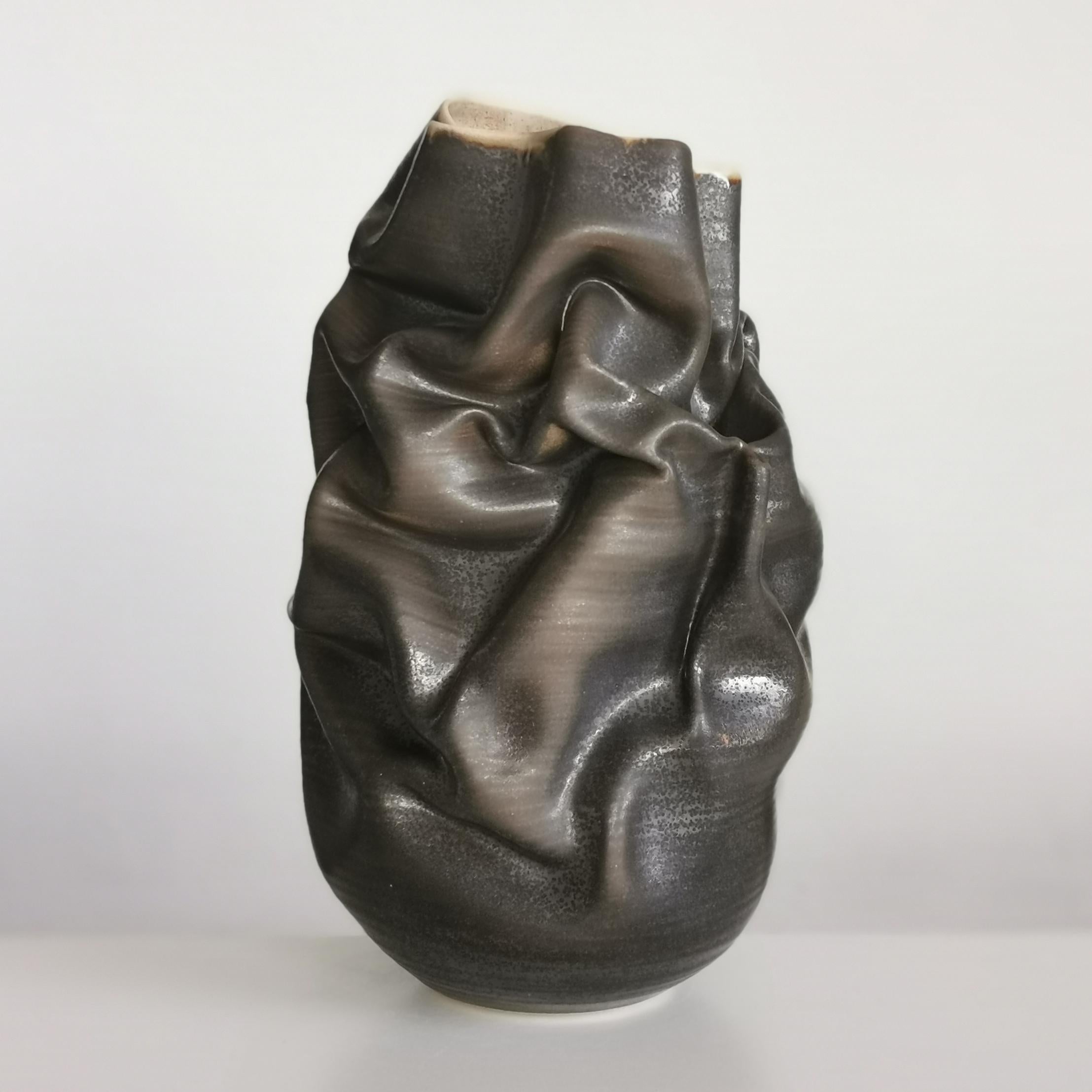 Black Crumpled Form No 10, Ceramic Vessel by Nicholas Arroyave-Portela For Sale 5