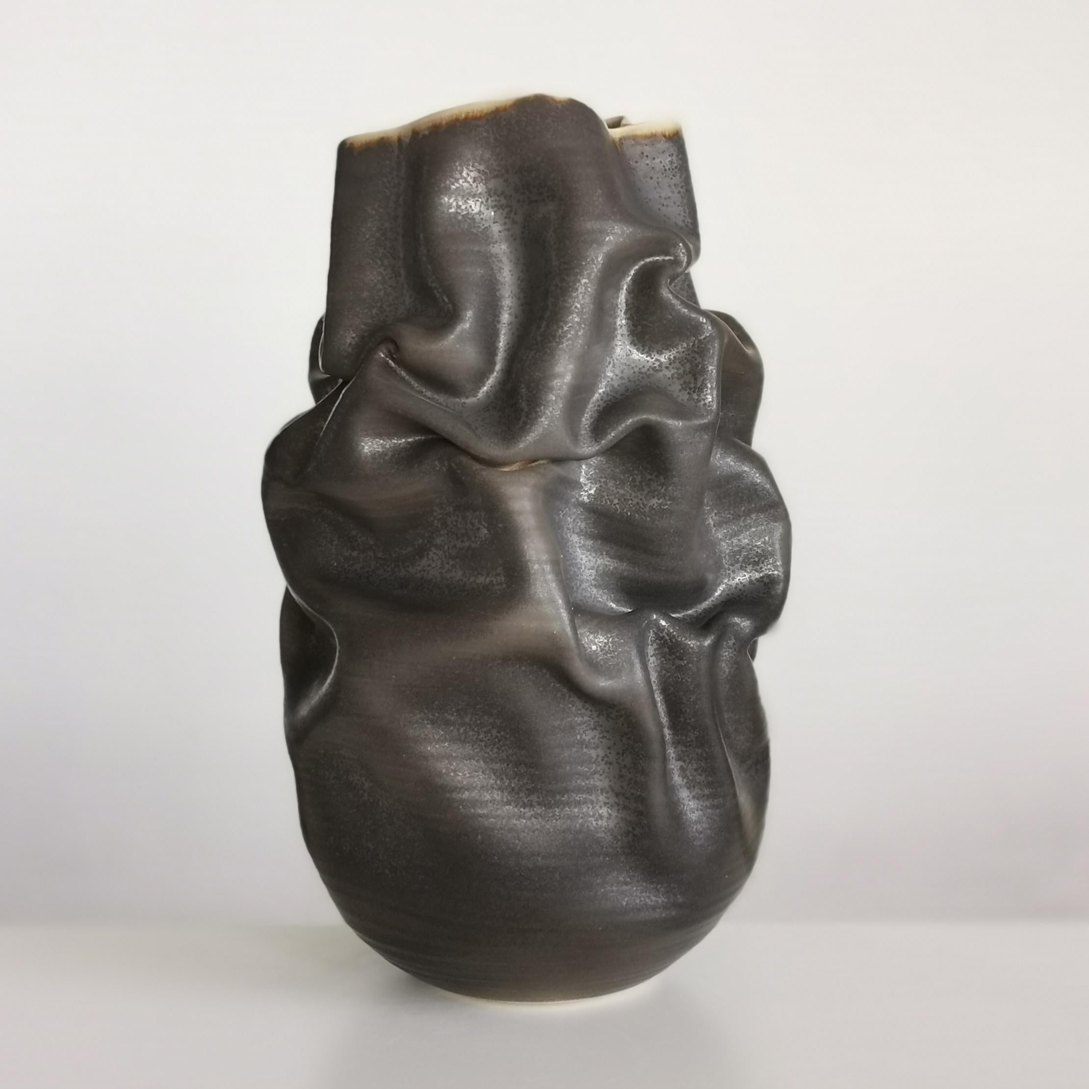Black Crumpled Form No 10, Ceramic Vessel by Nicholas Arroyave-Portela In New Condition For Sale In London, GB