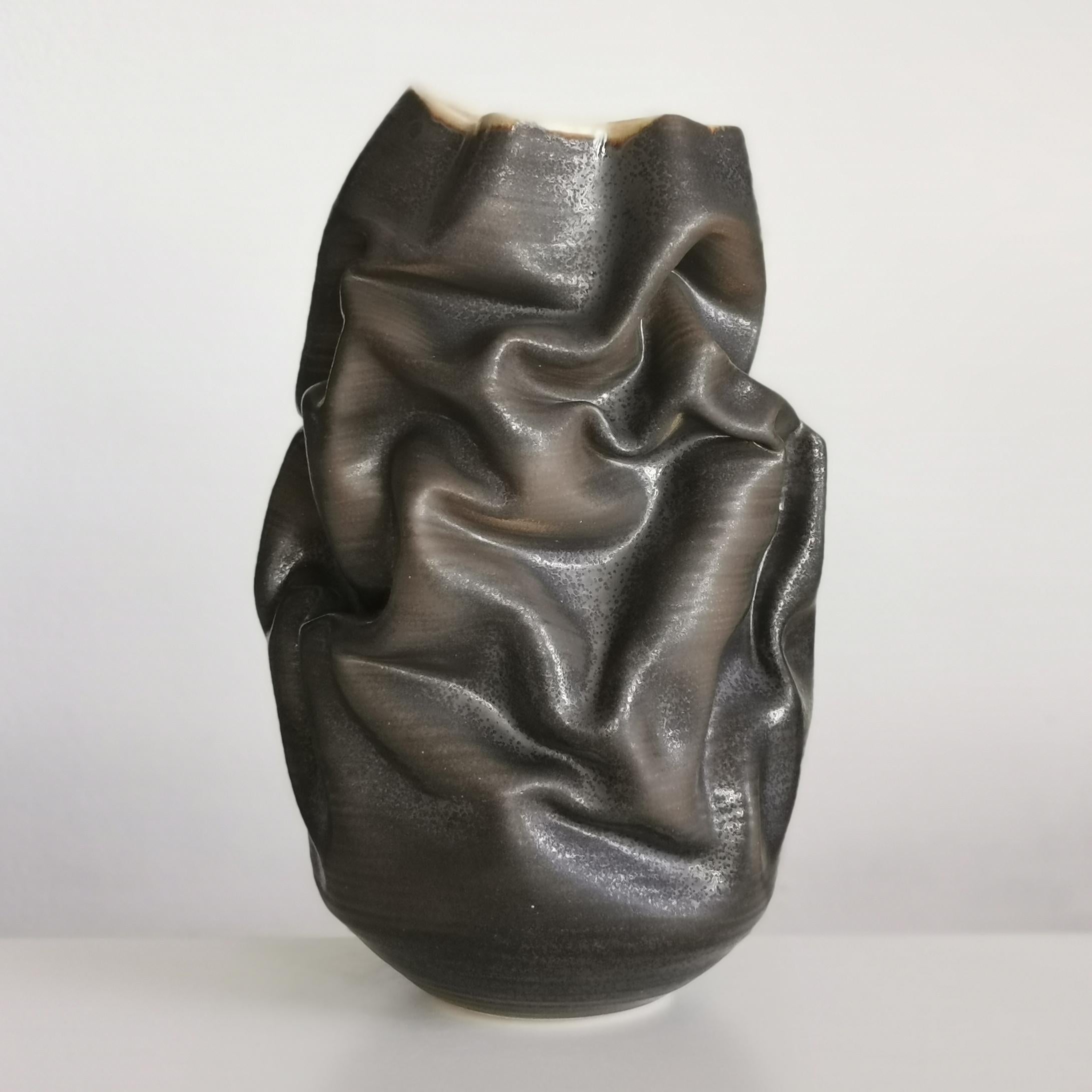 Black Crumpled Form No 10, Ceramic Vessel by Nicholas Arroyave-Portela For Sale 1