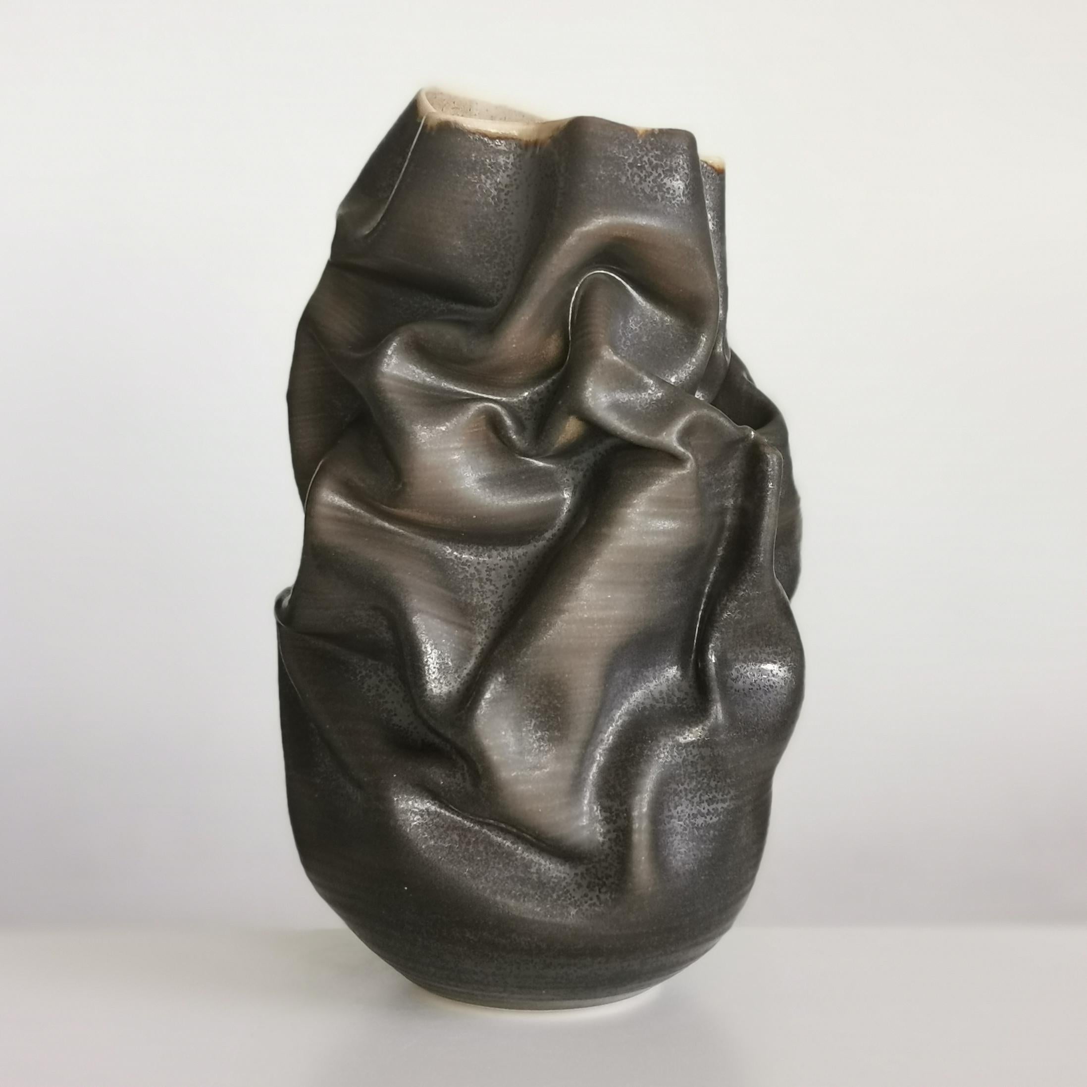 Black Crumpled Form No 10, Ceramic Vessel by Nicholas Arroyave-Portela For Sale 2