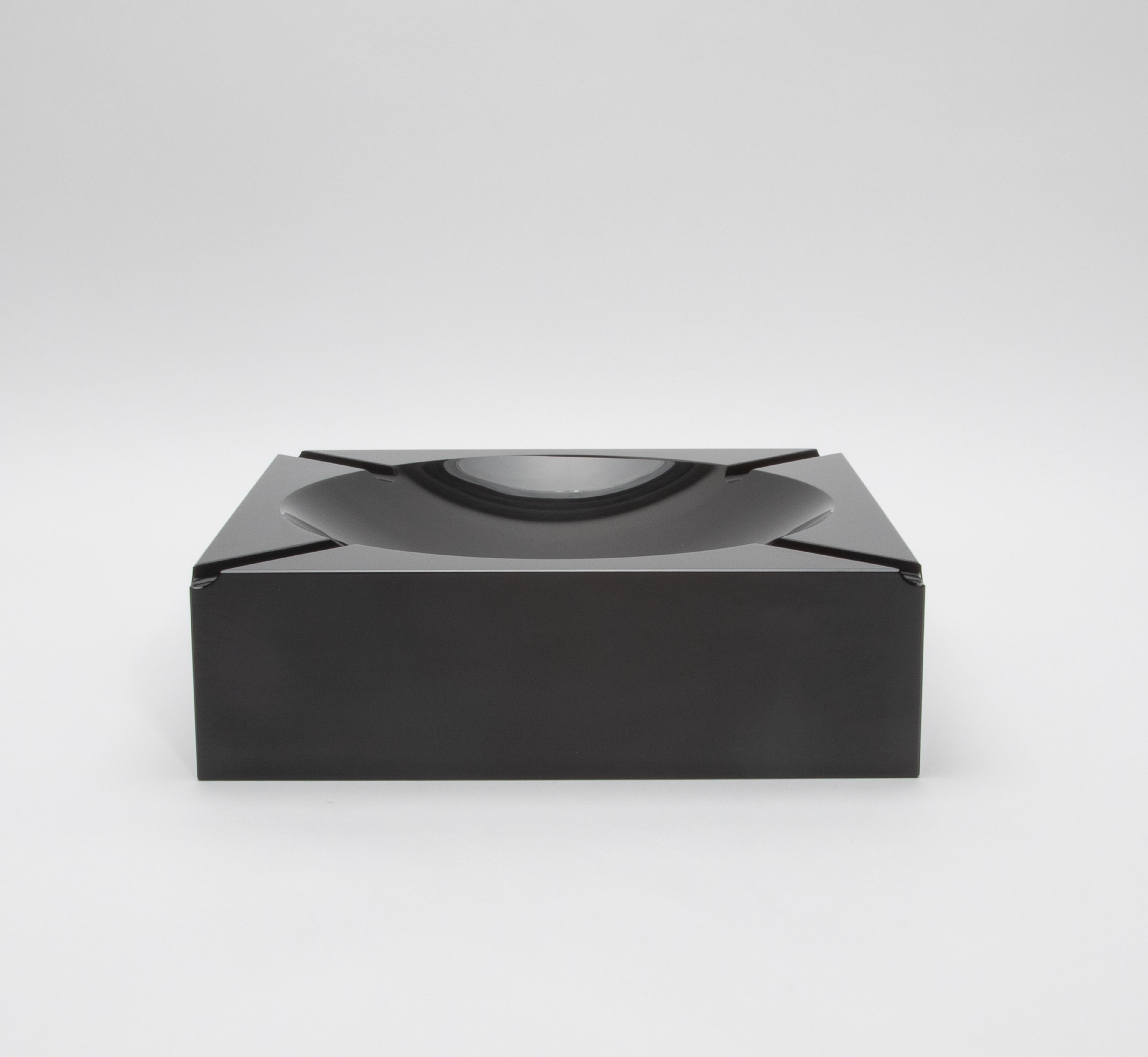 Cenicero de cristal negro para puros by KA Glass Estadounidense en venta