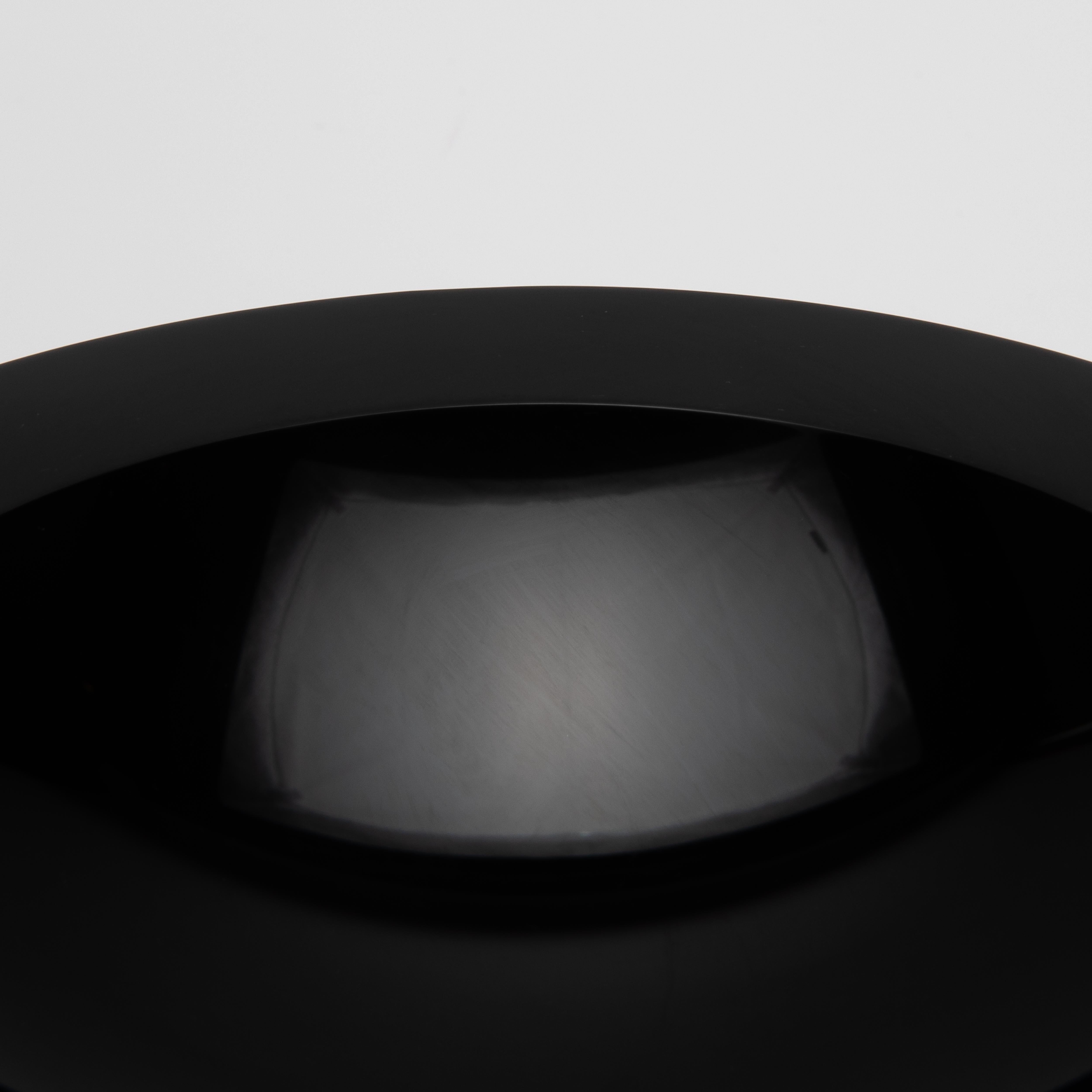 Fait main Bol convexe en cristal noir par KA Glass
