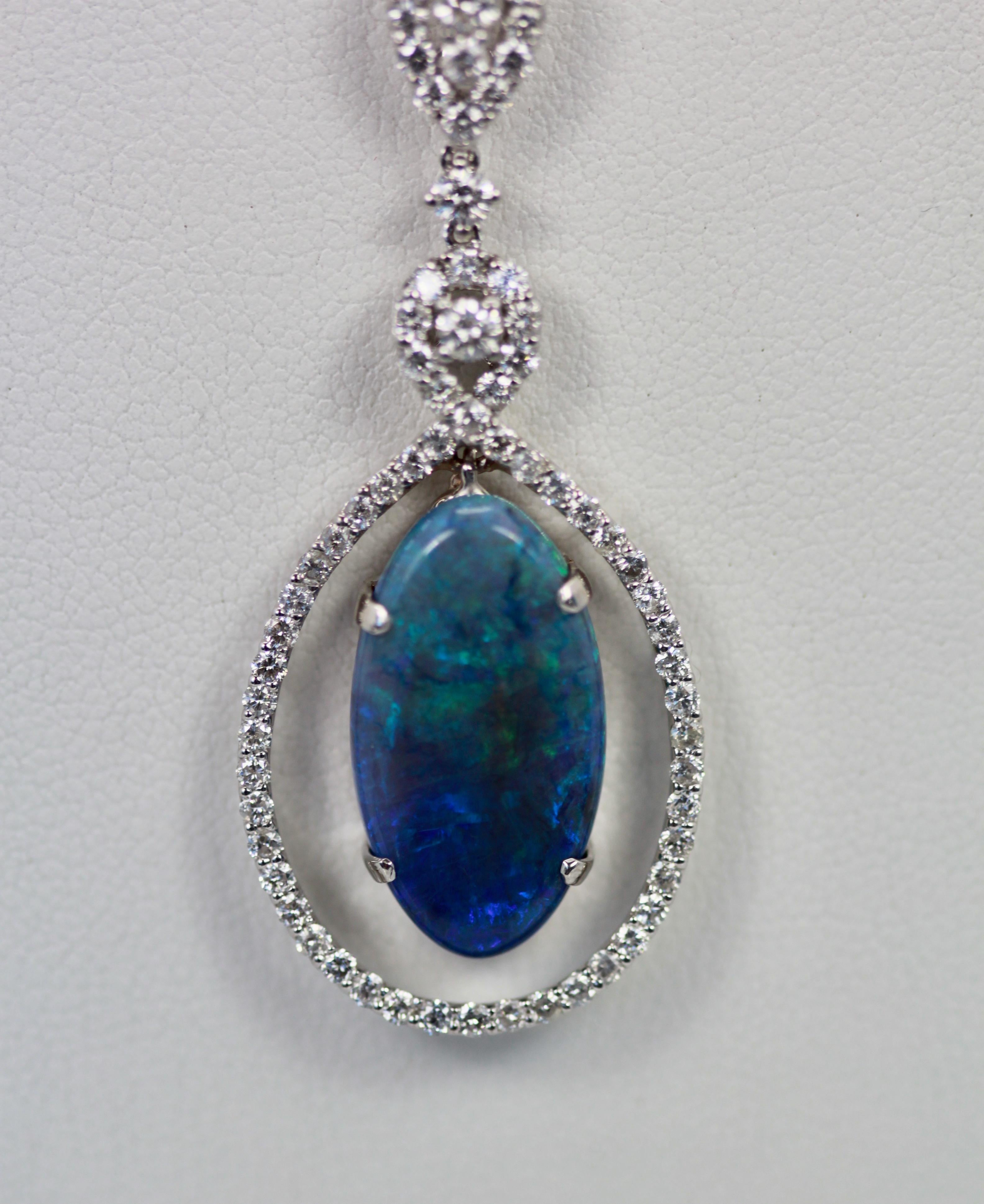 Schwarzer Kristall-Opal-Anhänger mit 5,23 Karat Diamantumrandung (Moderne) im Angebot