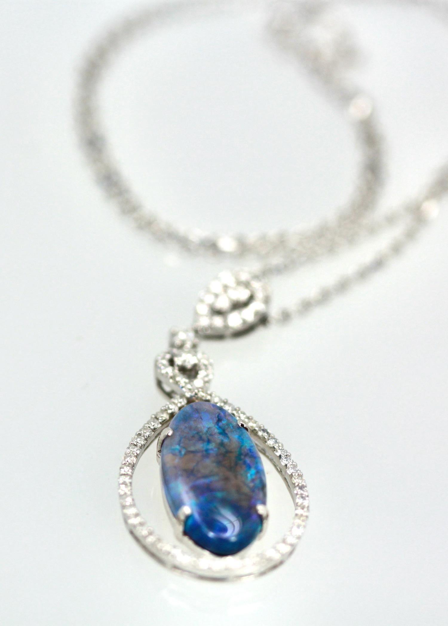 Schwarzer Kristall-Opal-Anhänger mit 5,23 Karat Diamantumrandung im Angebot 1