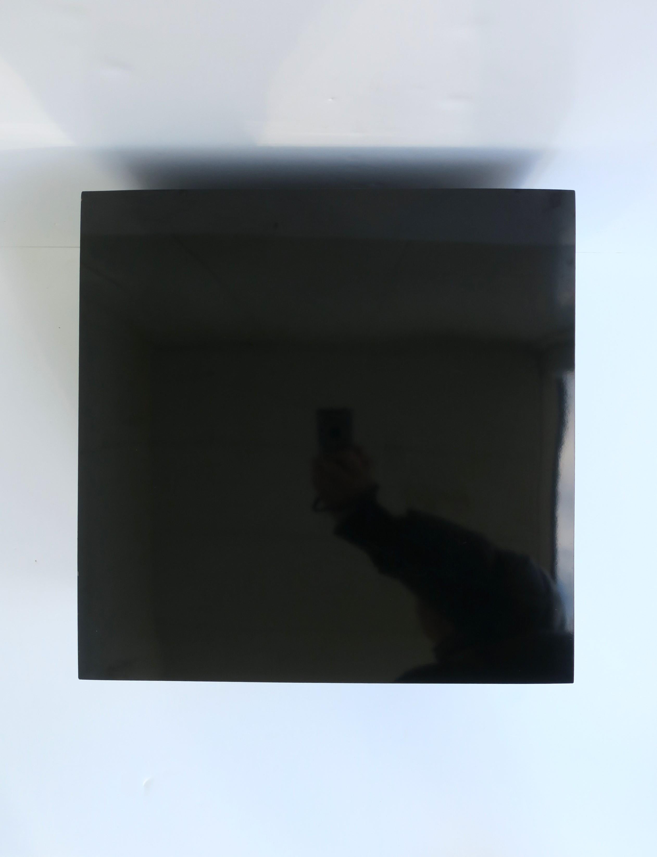 Schwarzer Cube Pedestal Tisch im Angebot 7
