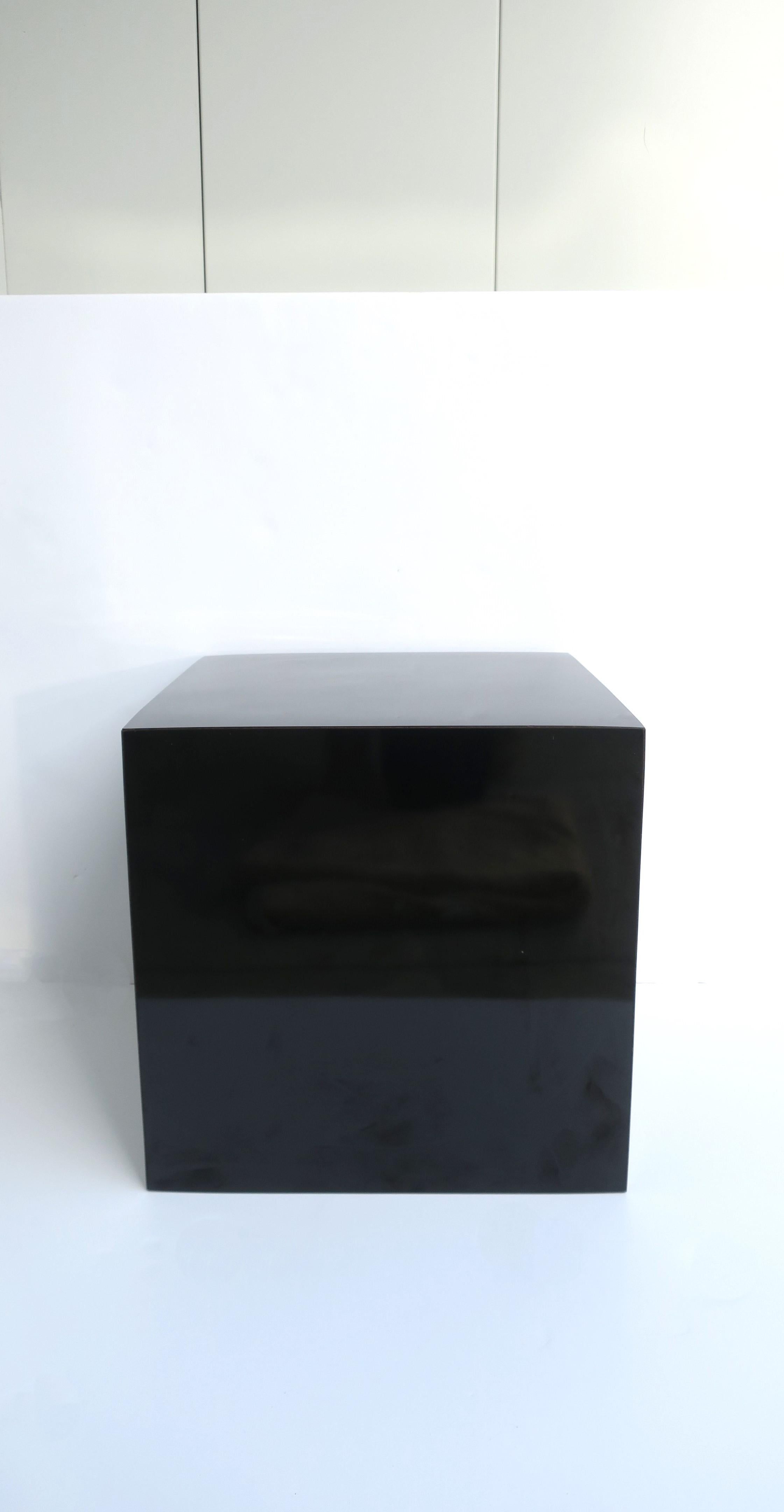 A black gloss laminate veneered pedestal or cube end table, '70s Modern/Postmodern period, circa late-20th century, 1970s or later. A great piece for sculpture, art, display, or as a pedestal cube end table, nightstand table, etc., as demonstrated.