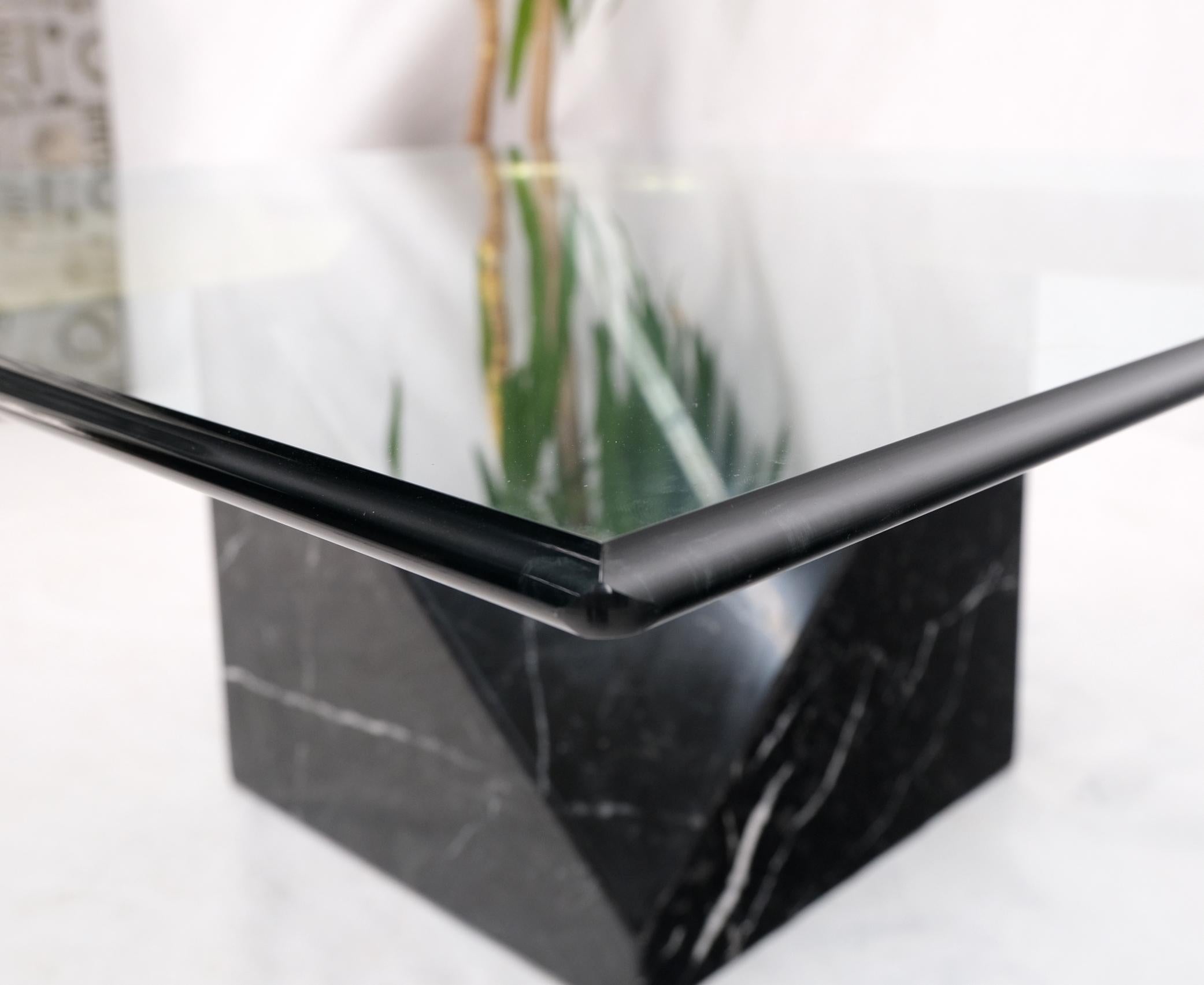 20th Century Black Cube Shape Marble Base Brass Stretchers Square Glass Top Coffee Table For Sale