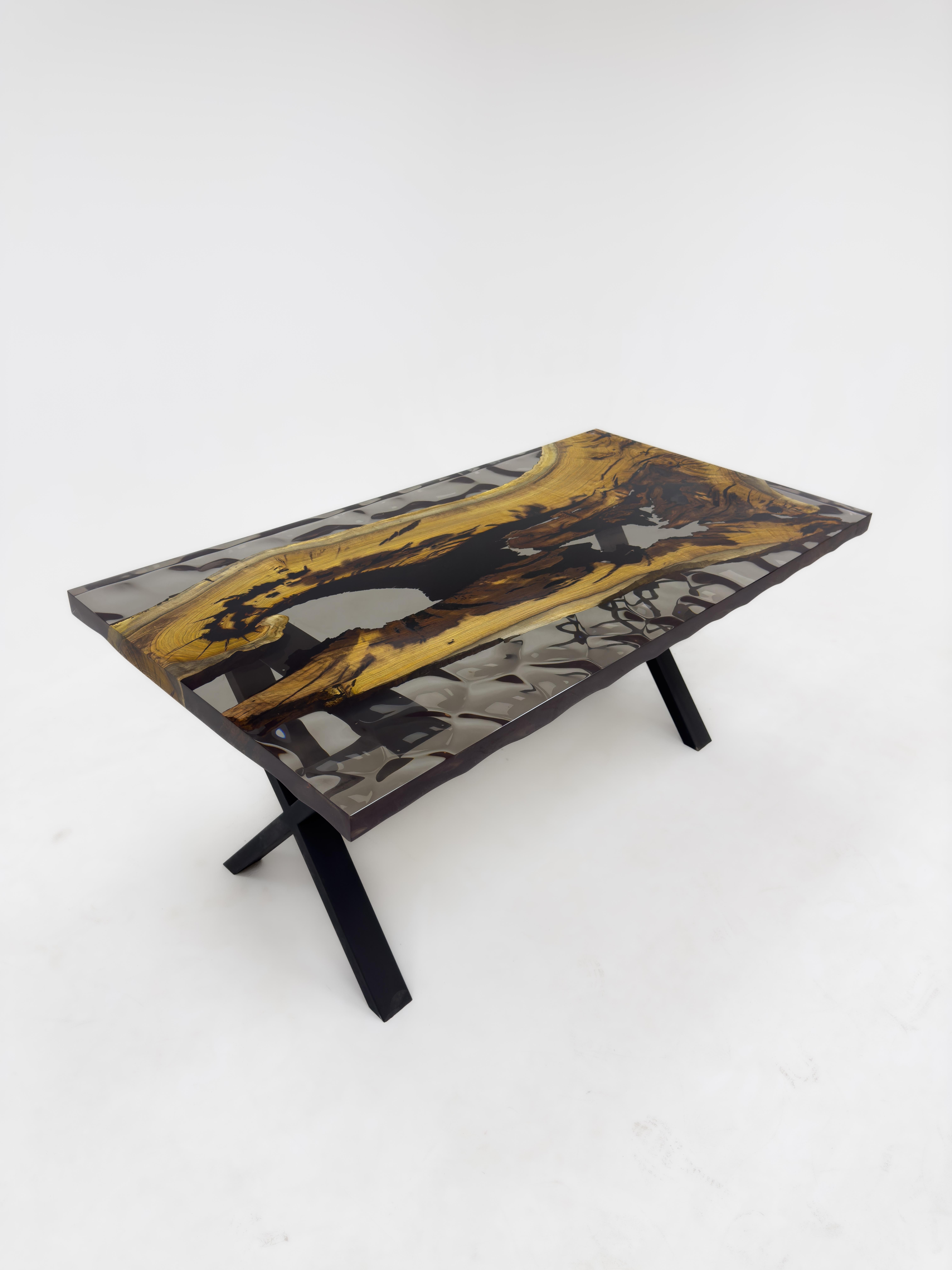 Table de salle à manger en bois époxy noir sur mesure en vente 2