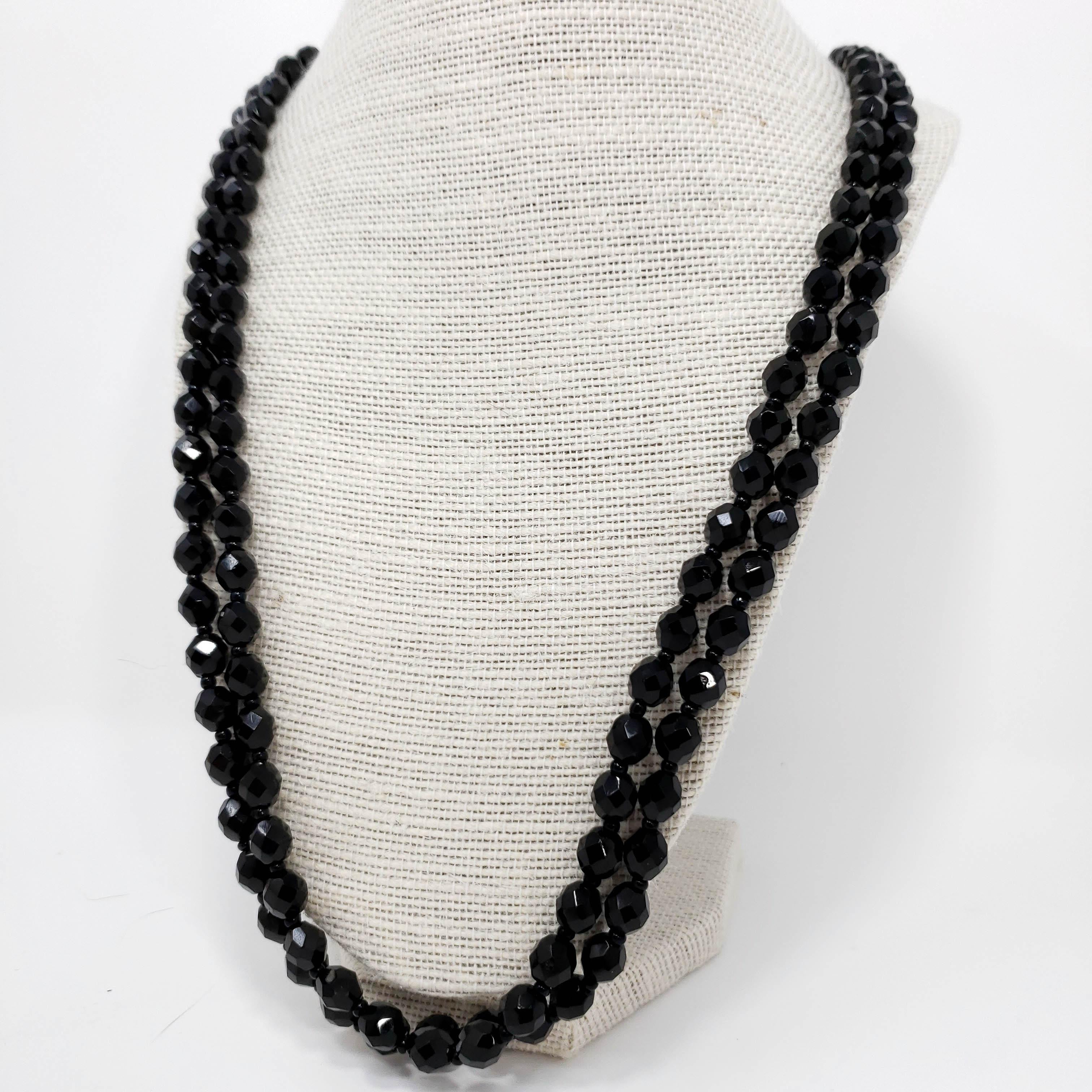 A chic vintage necklace! A single strand of jet-black Czech crystals fastened with a goldtone springring clasp. A simple and stylish long (60 in / 148 cm) rope necklace which can be worn single or double stranded.