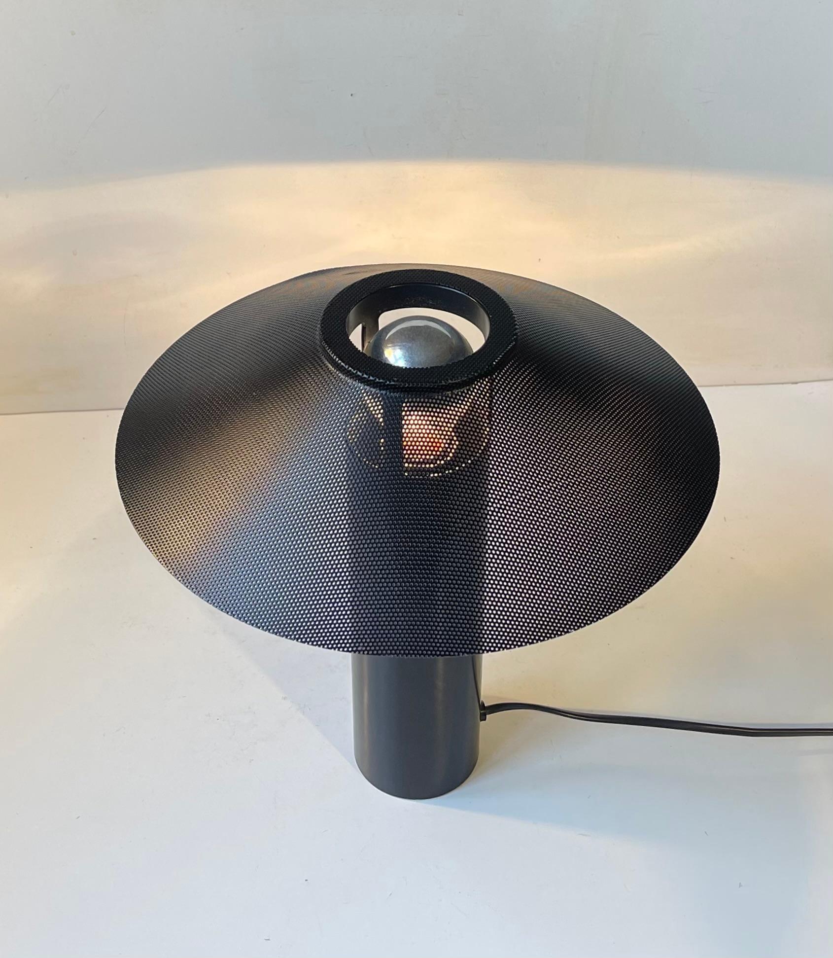 Schwarze dänische minimalistische schwarze dänische Tischlampe von Hans Schwazer für Royal Copenhagen im Zustand „Gut“ im Angebot in Esbjerg, DK
