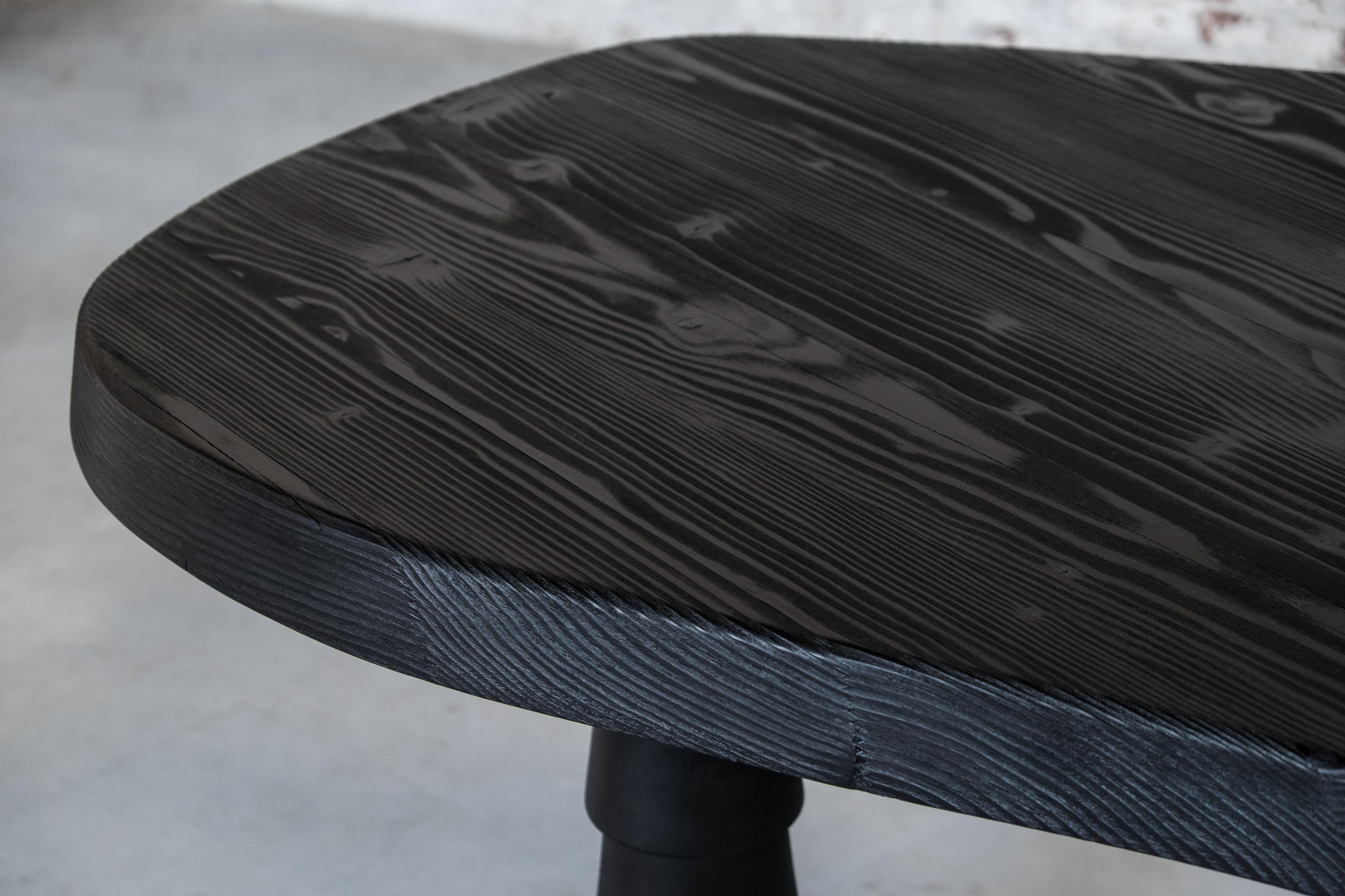 Black Data Table Three Legged in Oregon by Atelier Thomas Serruys In New Condition For Sale In Geneve, CH