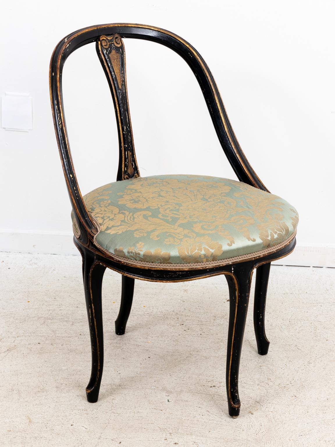 Black Decorated Corner Chair In Good Condition In Stamford, CT