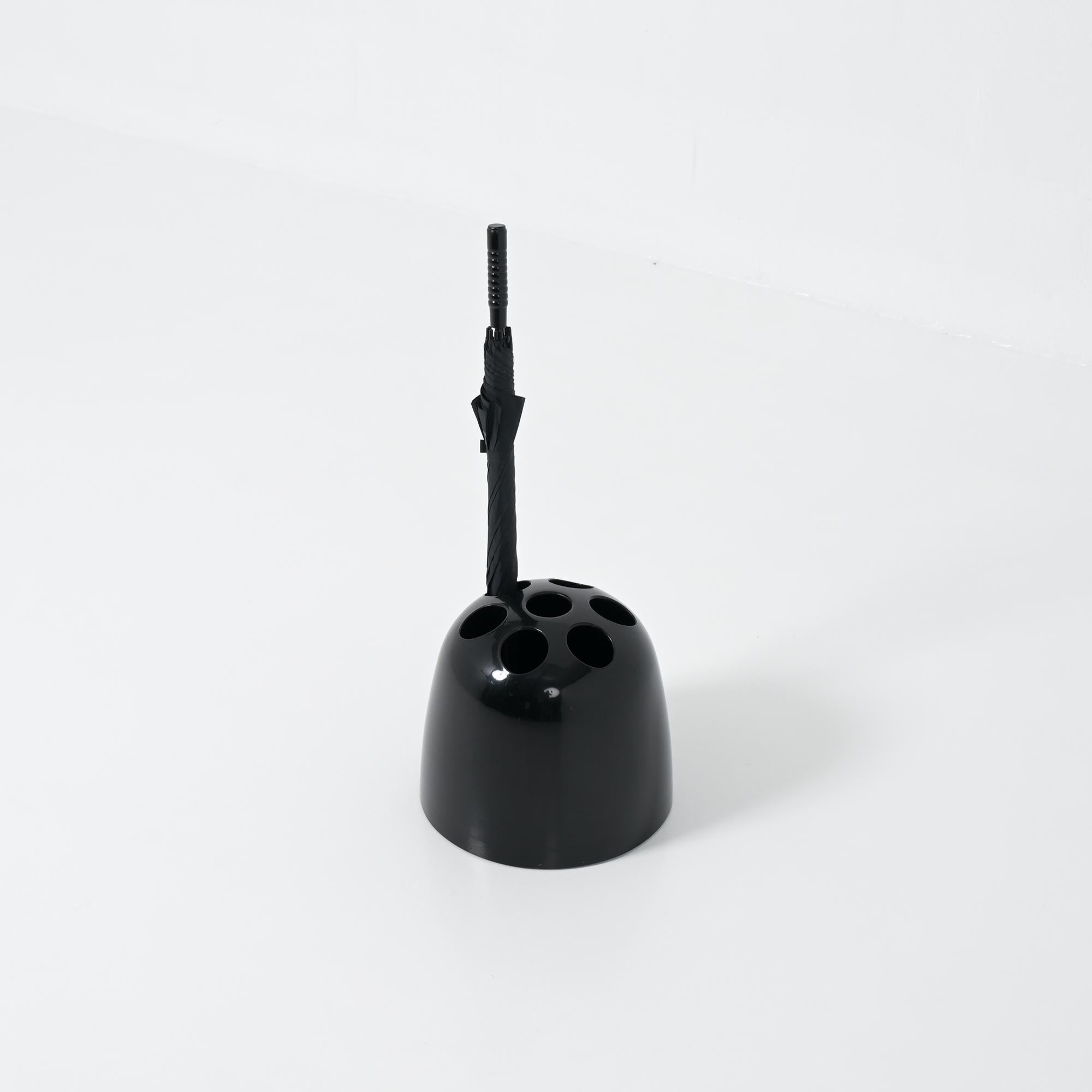 Black Dedalo Umbrella Stand by Artemide (Italienisch) im Angebot