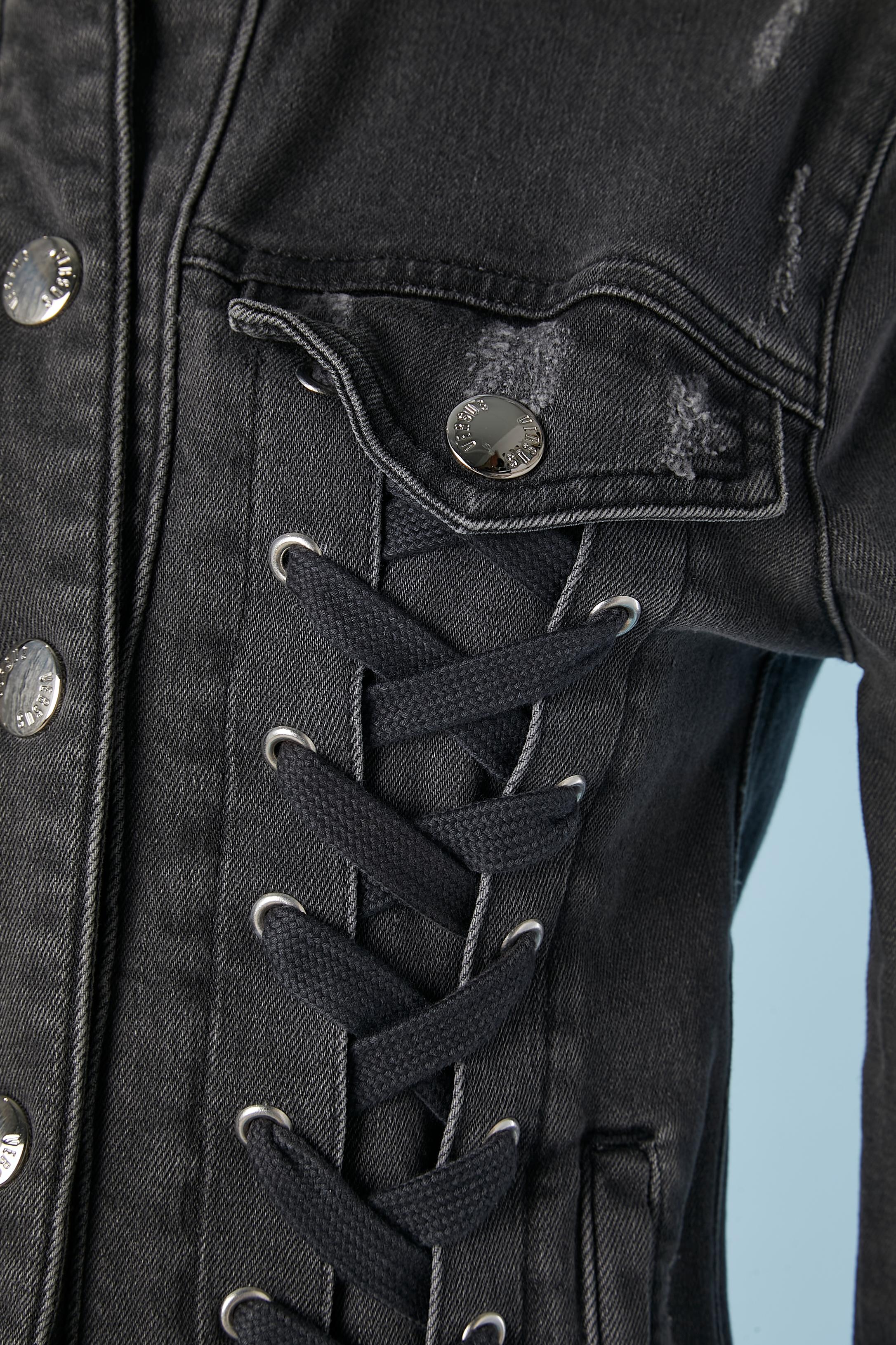 Schwarze Denim-Jacke mit Schnürung auf der Vorderseite auf beiden Seiten von Versus & Zayn NEU mit Etikett im Zustand „Neu“ im Angebot in Saint-Ouen-Sur-Seine, FR