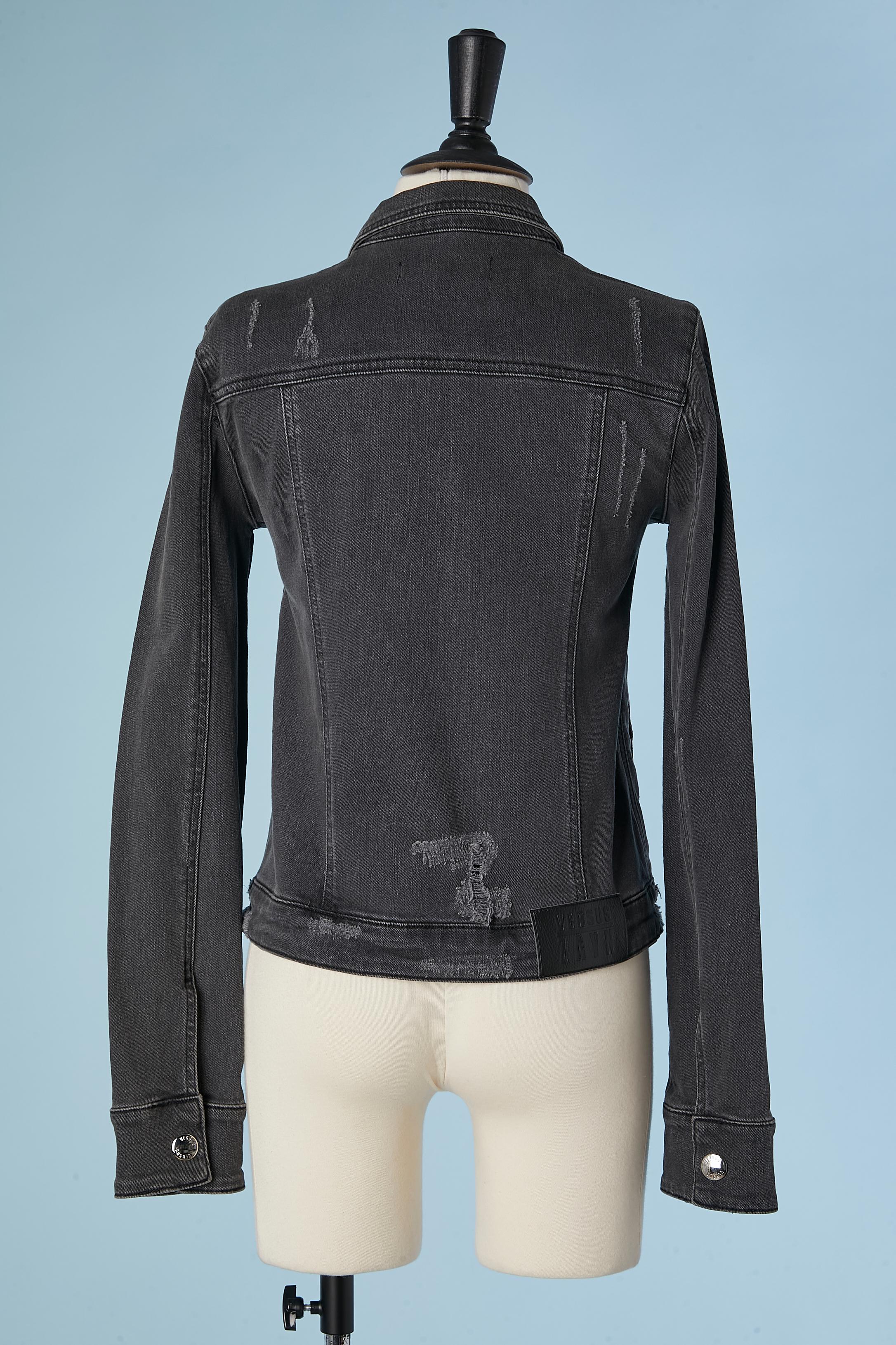 Schwarze Denim-Jacke mit Schnürung auf der Vorderseite auf beiden Seiten von Versus & Zayn NEU mit Etikett im Angebot 3