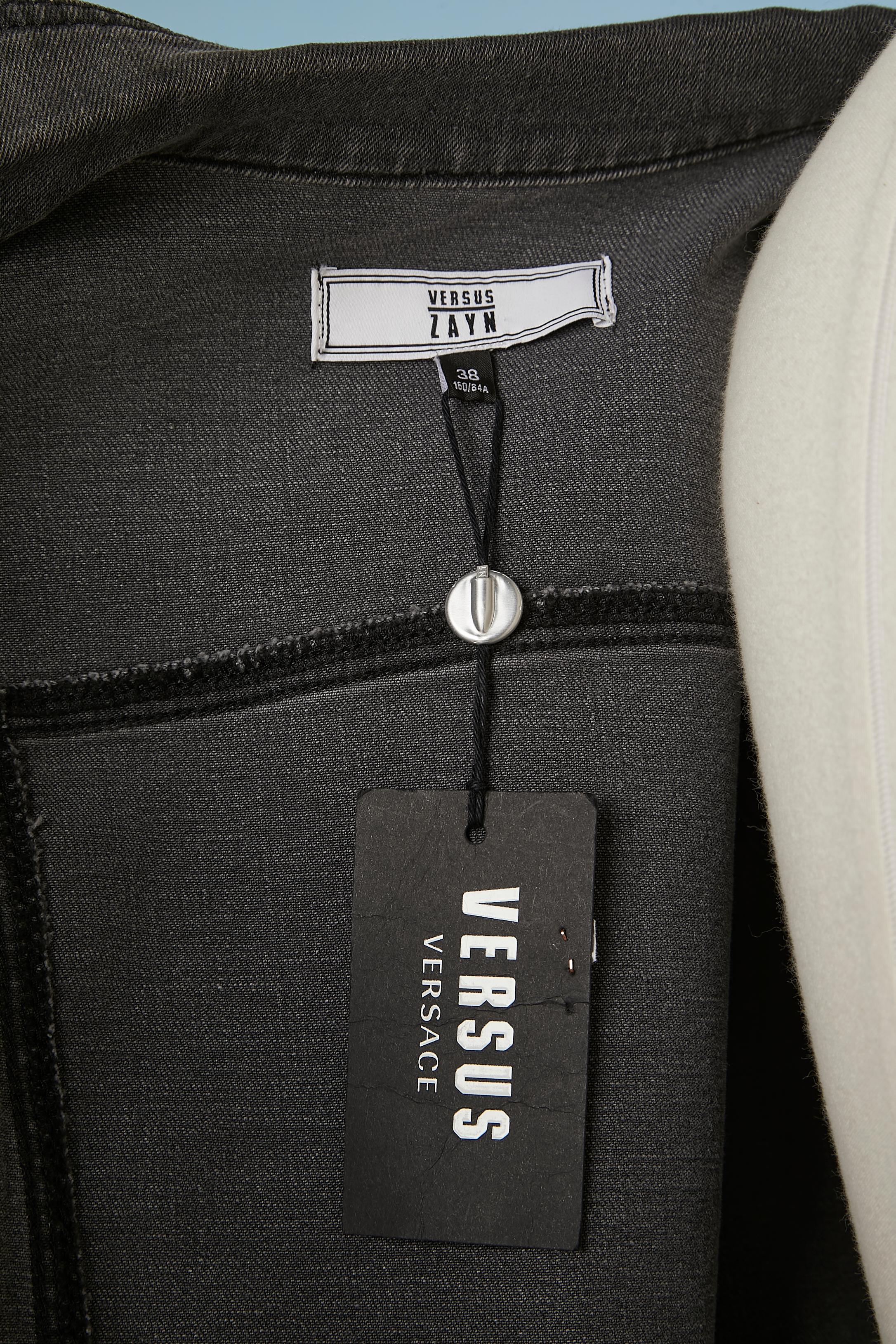 Schwarze Denim-Jacke mit Schnürung auf der Vorderseite auf beiden Seiten von Versus & Zayn NEU mit Etikett im Angebot 5