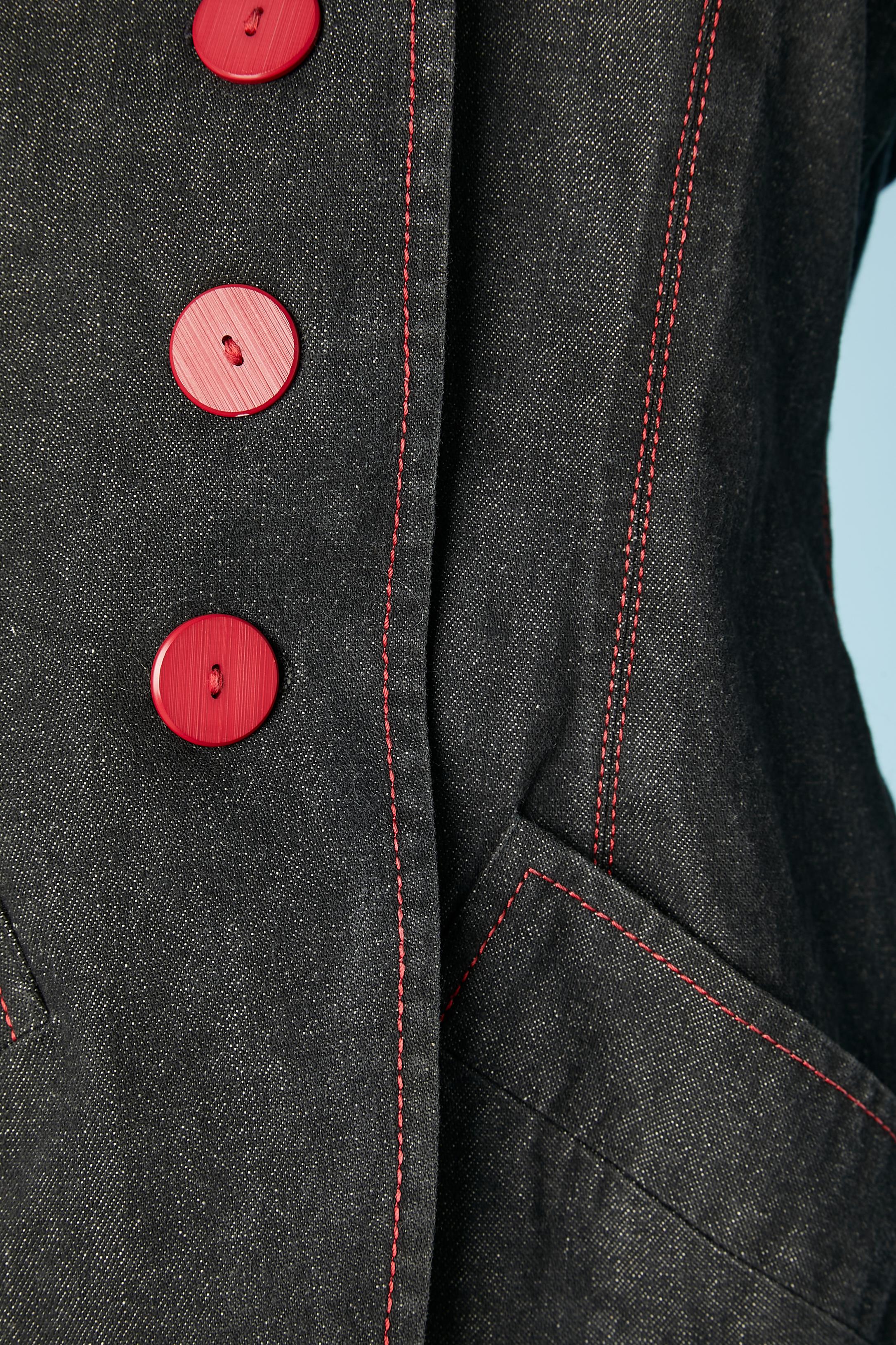 Noir Veste à simple boutonnage en jean noir avec boutons rouges Saint Laurent Rive Gauche  en vente