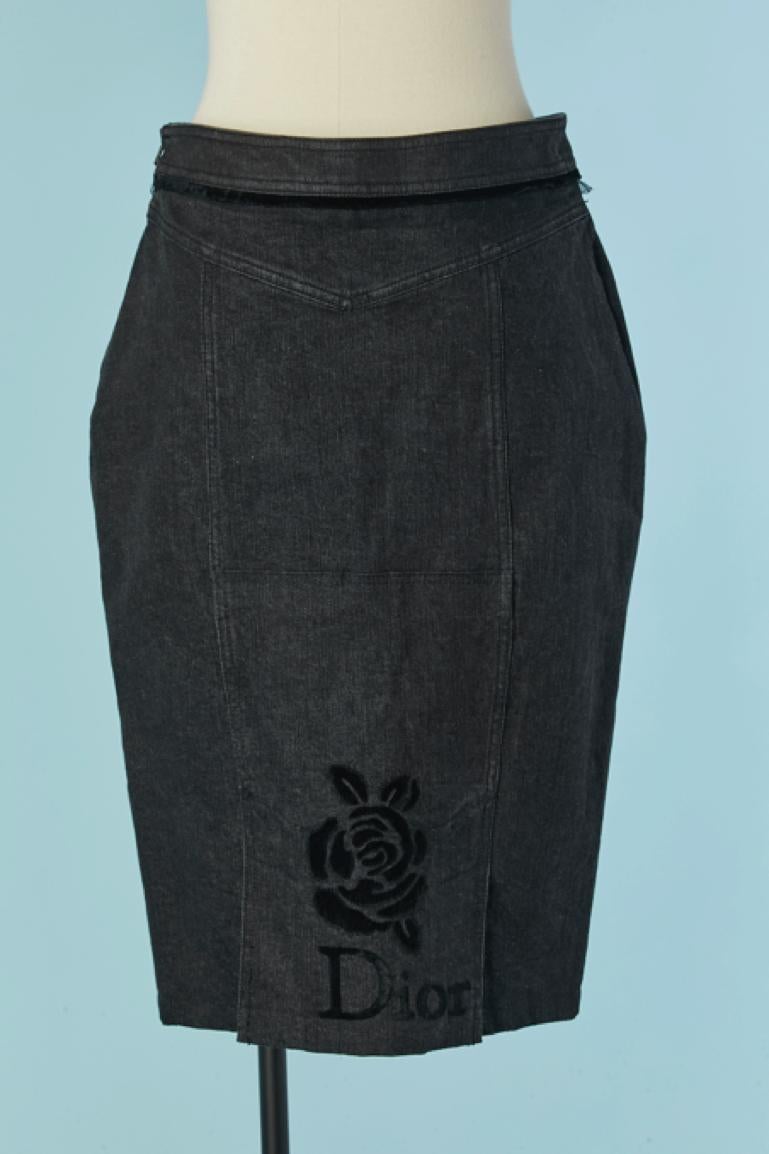 Black denim skirt with velvet roses appliqué Christian Dior For Sale 1