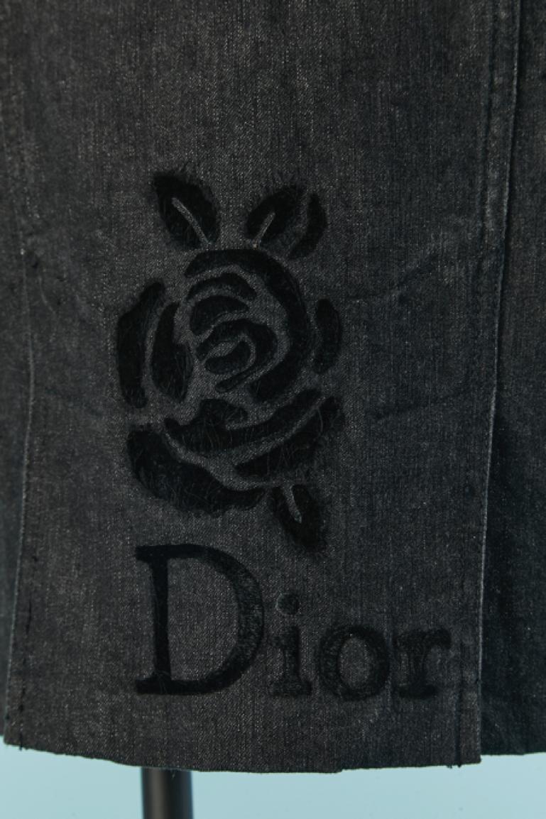 Black denim skirt with velvet roses appliqué Christian Dior For Sale 2