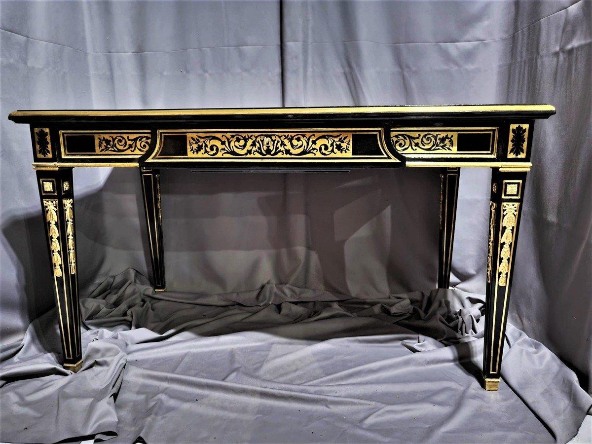 Flat desk in Boulle Marquetry Napoleon III 
Rare and Beautiful Louis XVI style desk from the Napoleon III period, in Boulle brass marquetry on an ebony veneer background.
Beautiful marquetry with motifs of foliage, scrolls and interlacing, all