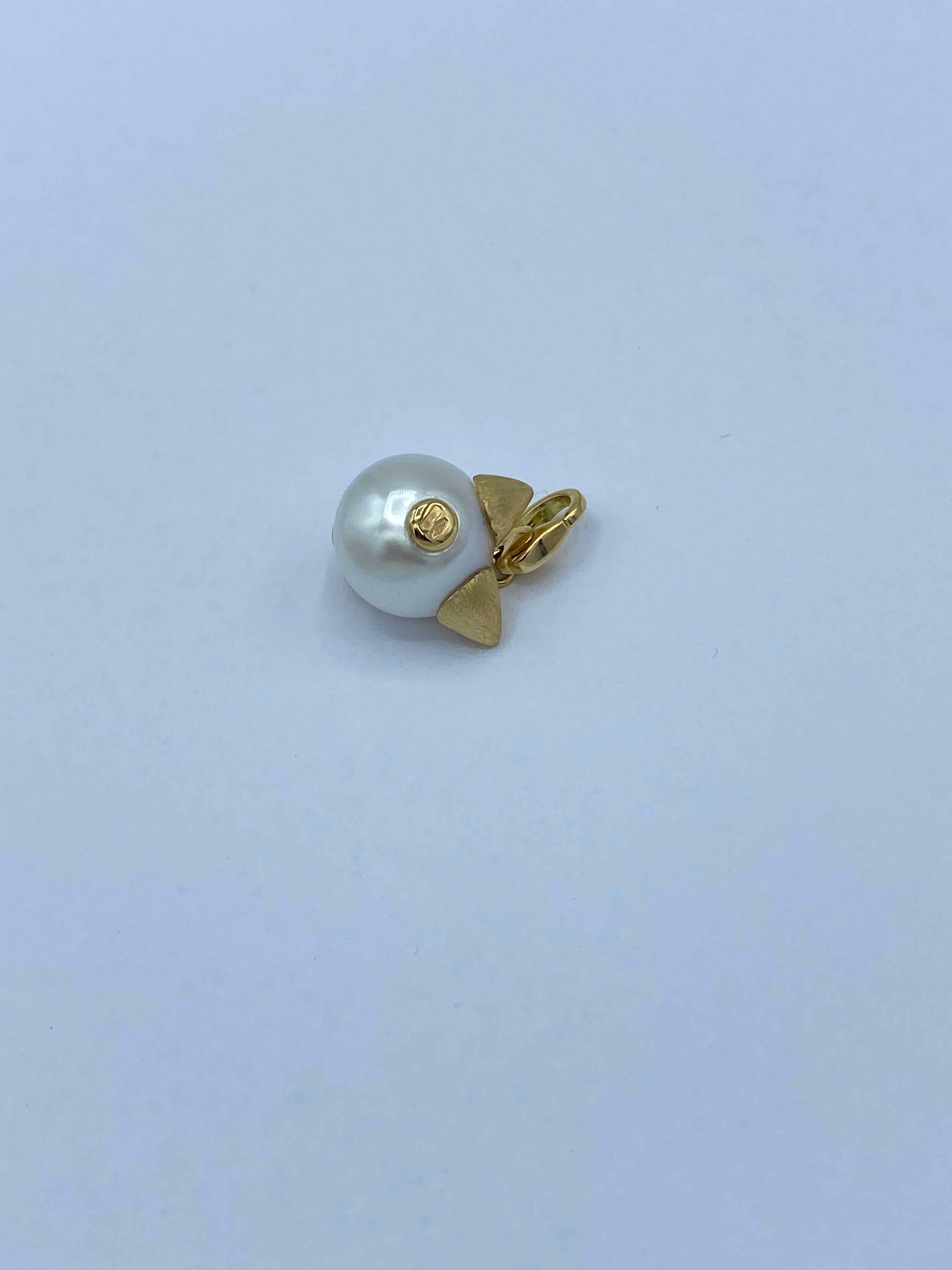 Collier breloque ou pendentif chat en perles d'Australie de 18 carats et diamants noirs, fabriqué en Italie  en vente 2