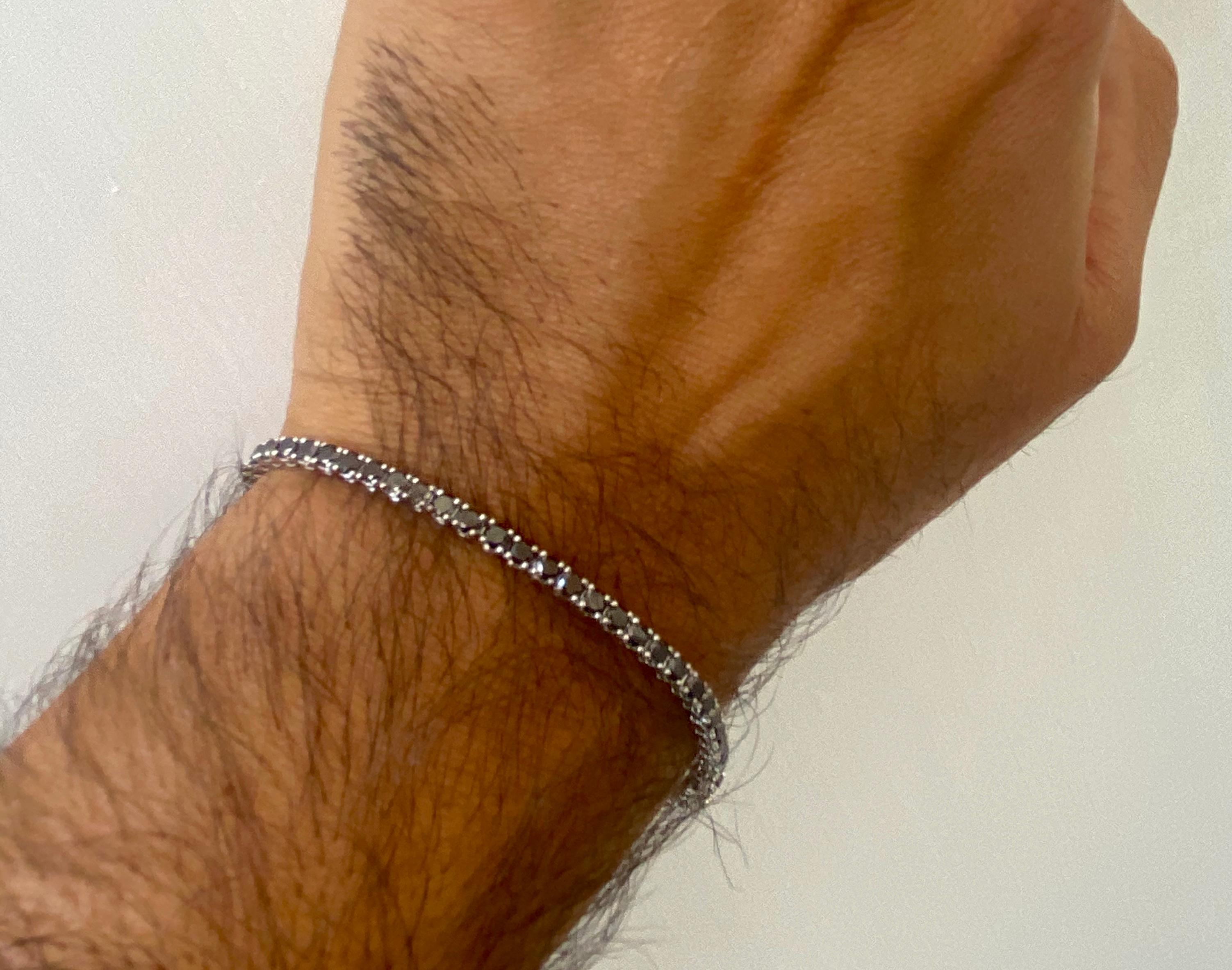 Bracelet tennis unisexe en or et diamants noirs de 4,80 carats en vente 1