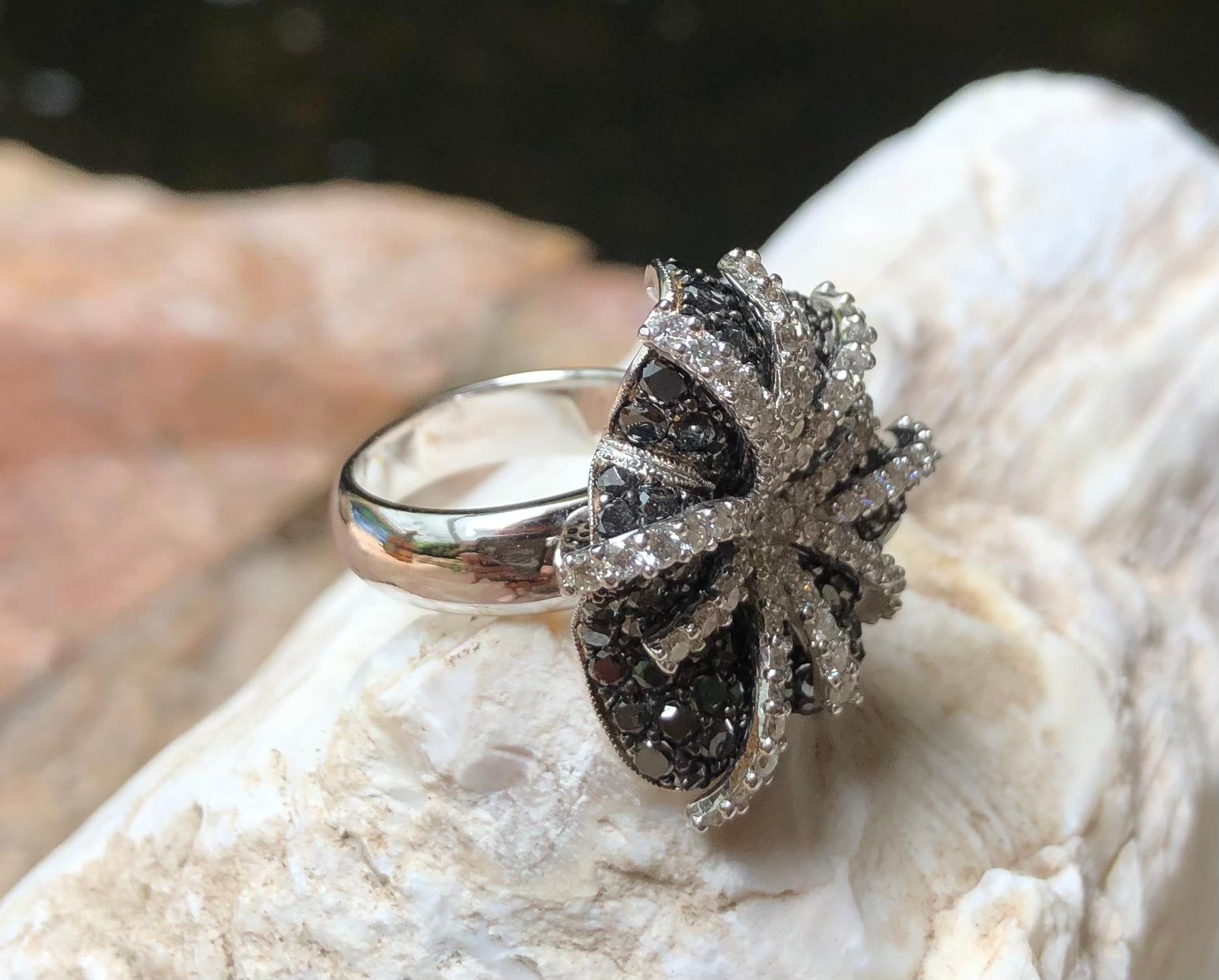 Black Diamond and Diamond Ring Set in 18 Karat White Gold Settings For Sale 7