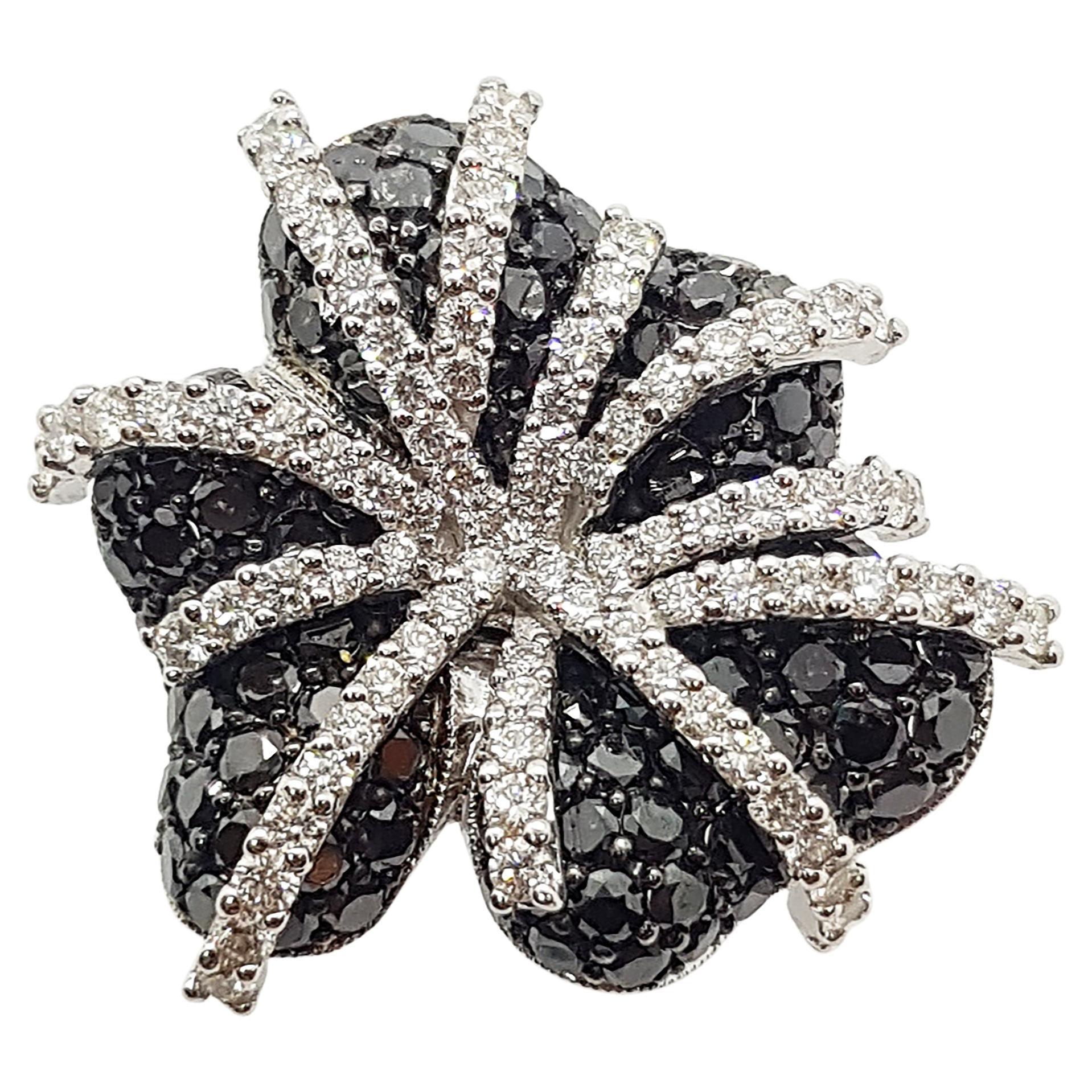 Black Diamond and Diamond Ring Set in 18 Karat White Gold Settings For Sale