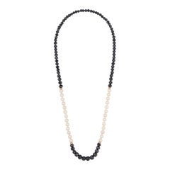 Collar Mala de Diamantes Negros y Perlas Cultivadas de Agua Salada con YG de 18 Kilates