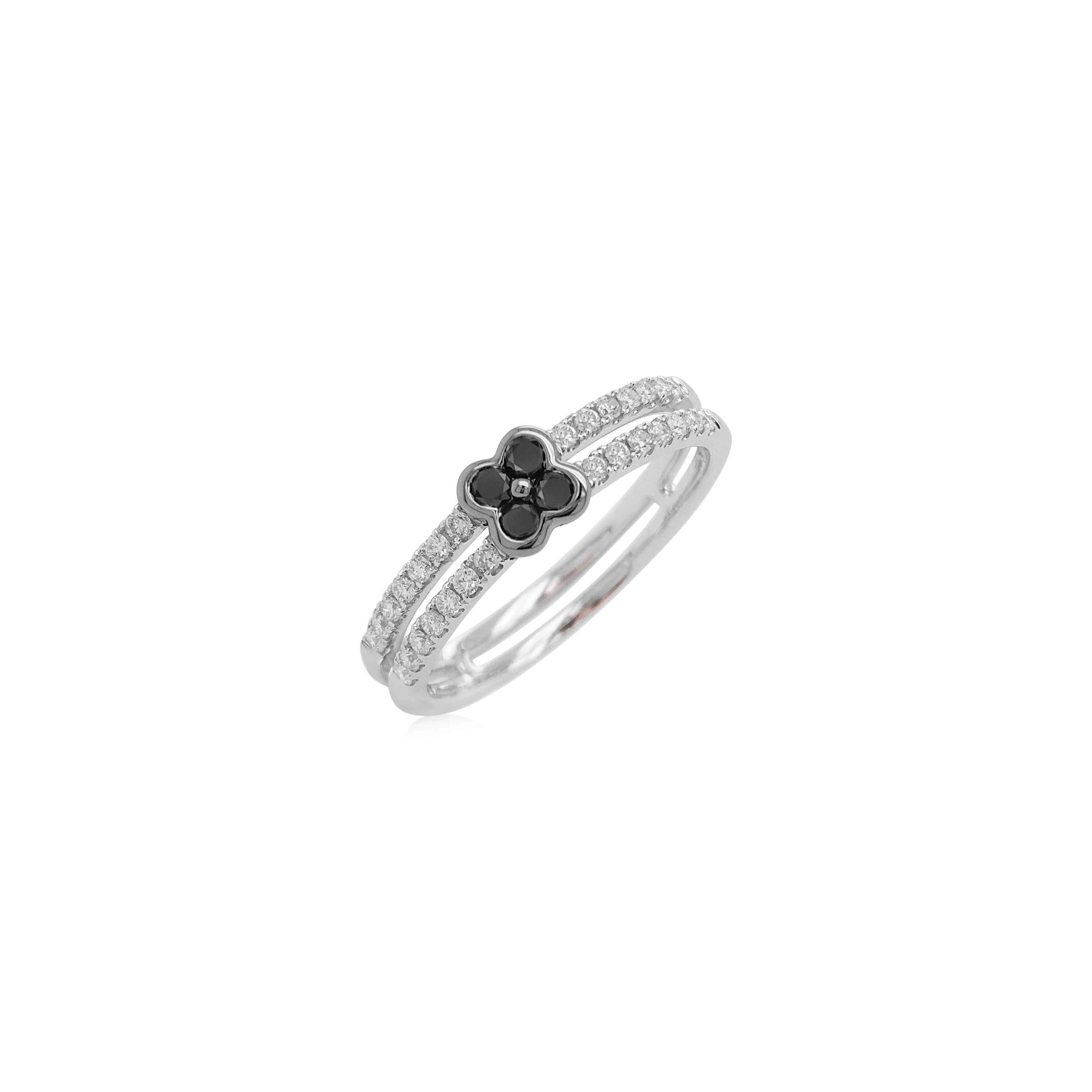 Round Cut Black Diamond and White Diamond Band Ring made in 18K Gold For Sale