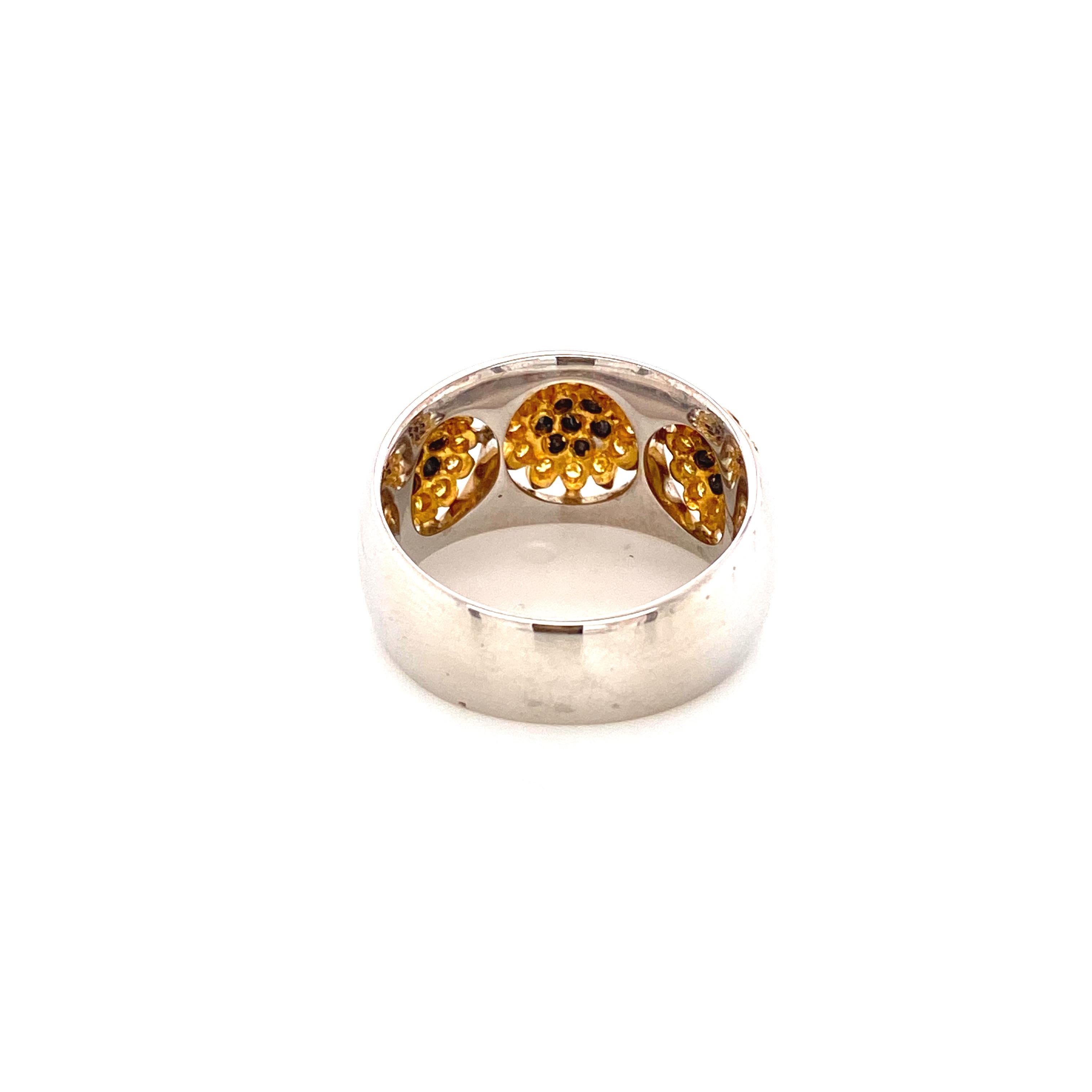 Taille ronde Bague « Tournesol » en or 18 carats 24 carats avec diamants noirs et diamants jaunes en vente