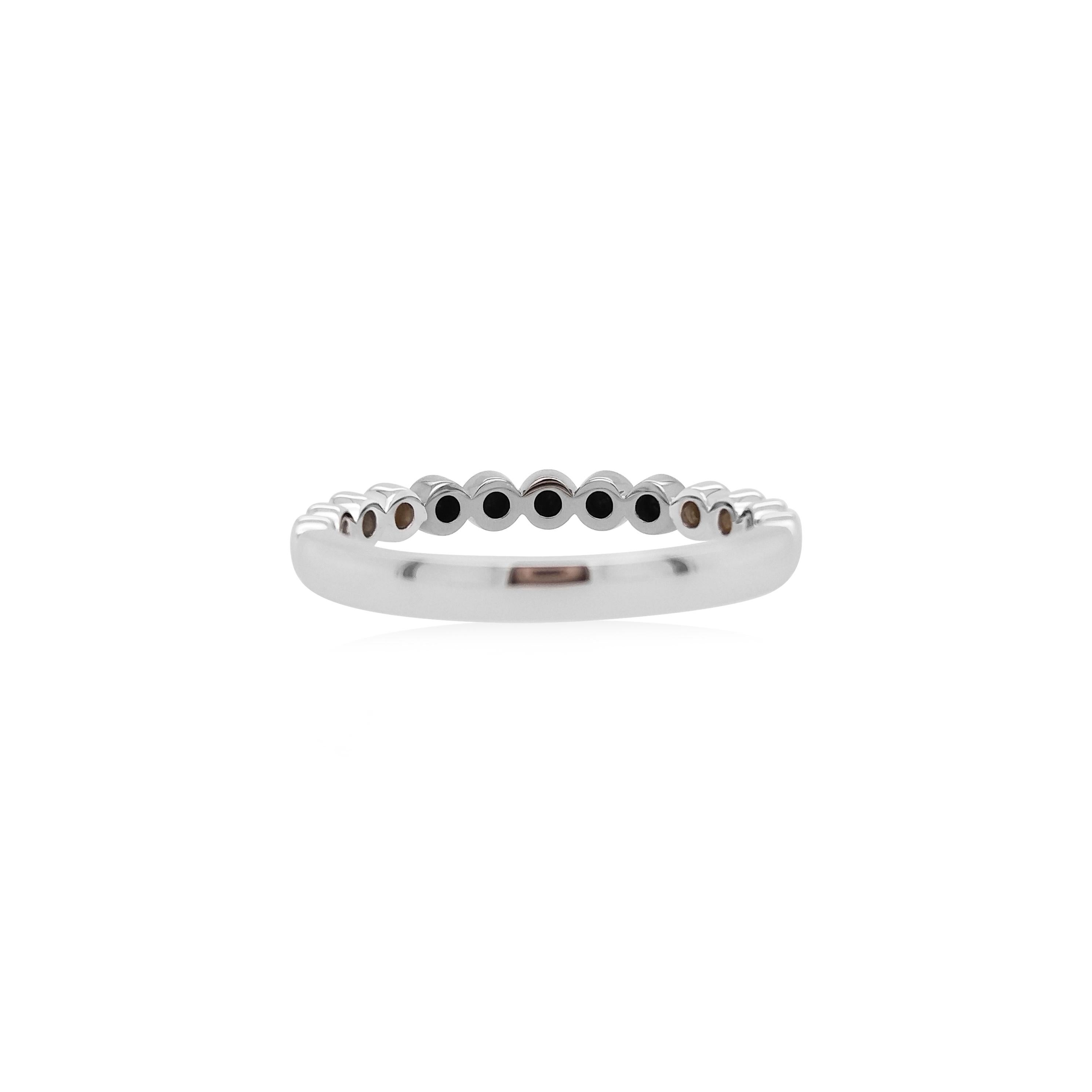 Contemporary Black Diamond Band Ring made in 18K Gold For Sale