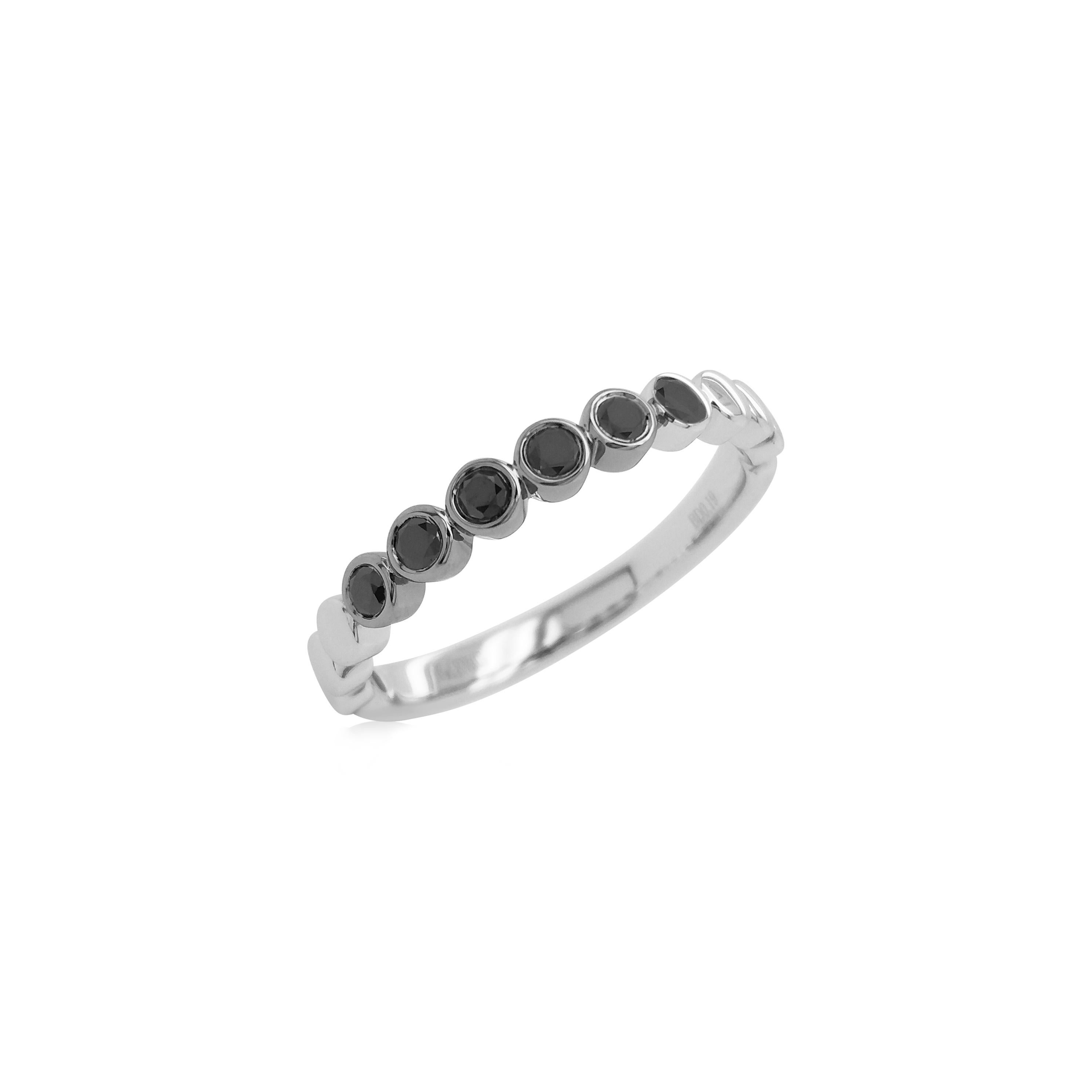 Round Cut Black Diamond Band Ring made in 18K Gold For Sale