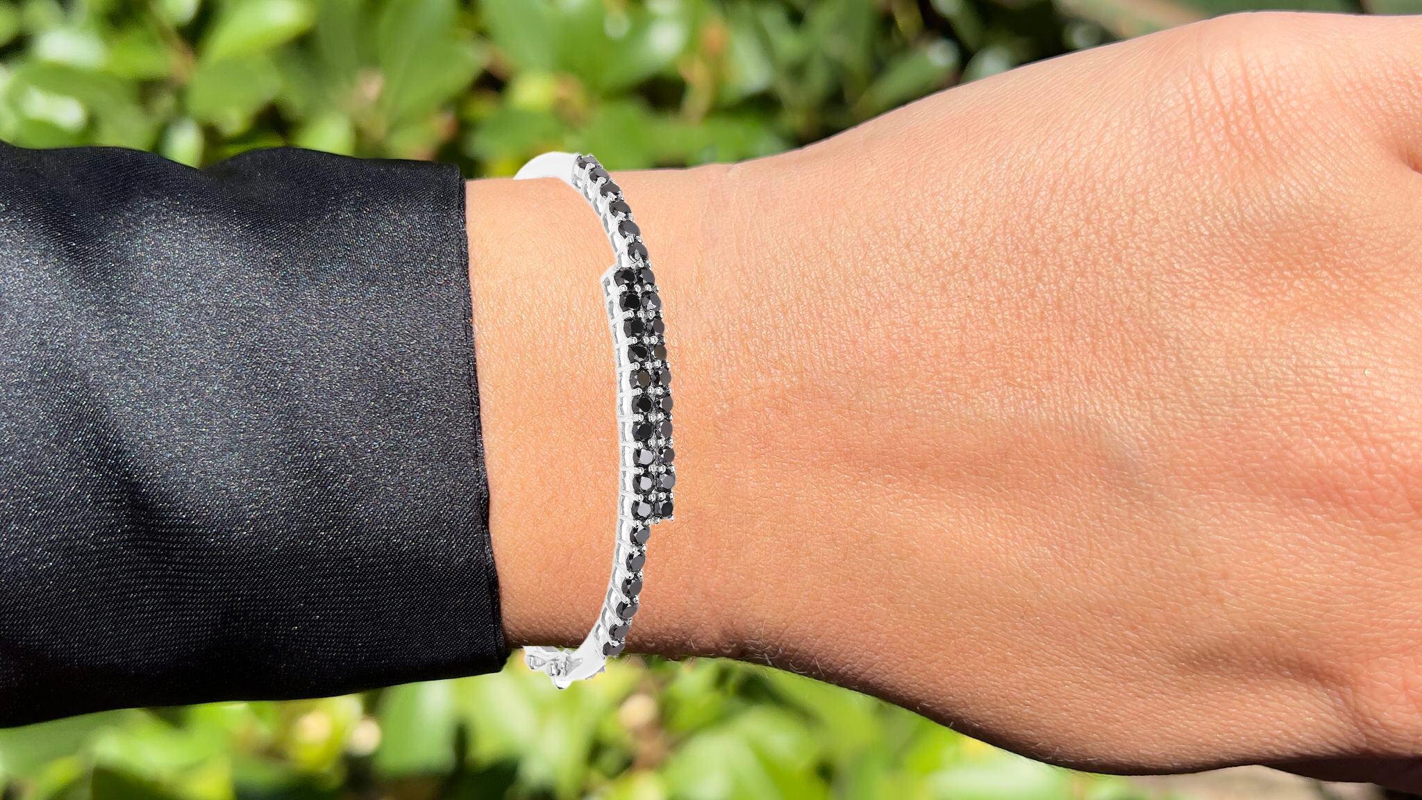 It comes with the Gemological Appraisal by GIA GG/AJP
All gemstones are natural
32 Black Diamonds = 3.98 Carats
Metal: Rhodium Plated Sterling Silver
Length: 7.5 Inches
*It can be shortened upon request