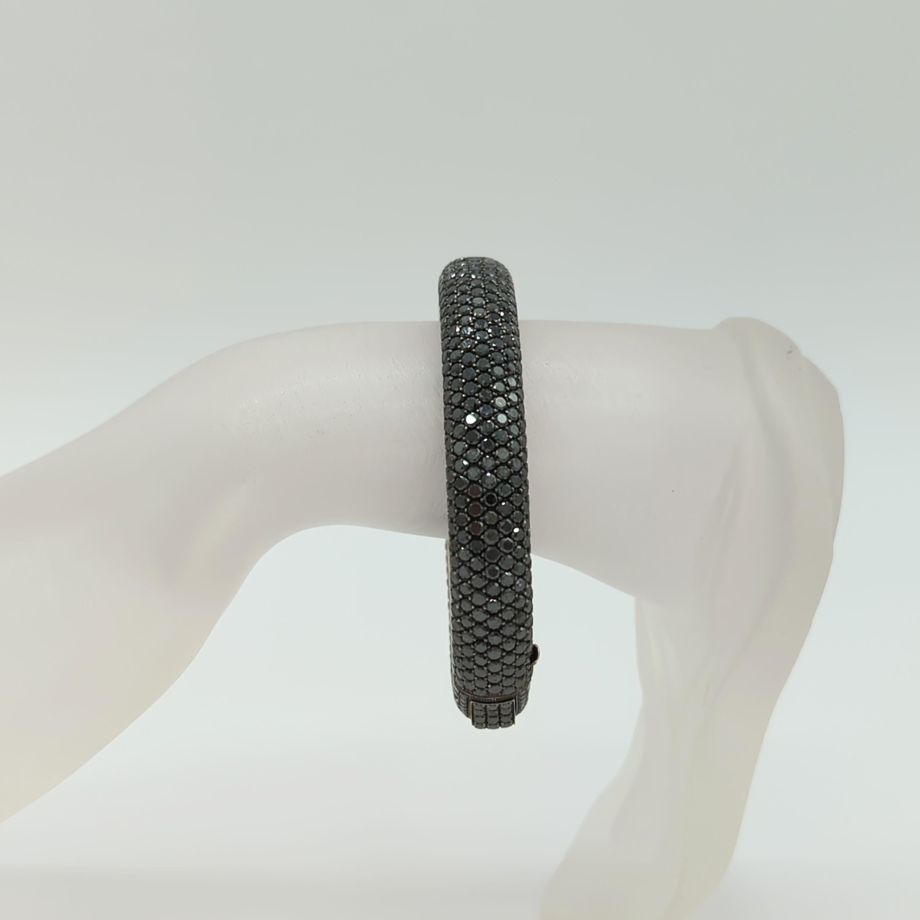 Black Diamond Bangle Bracelet in 18K White Gold In New Condition In Los Angeles, CA